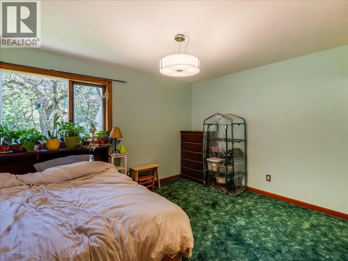 2960 UPPER SLOCAN PARK Road