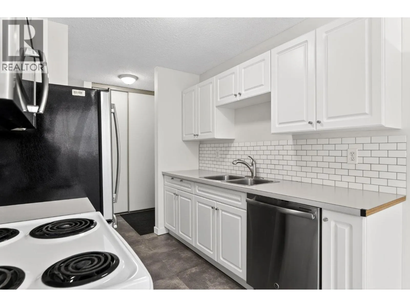 625 Rowcliffe Avenue Unit# 108
