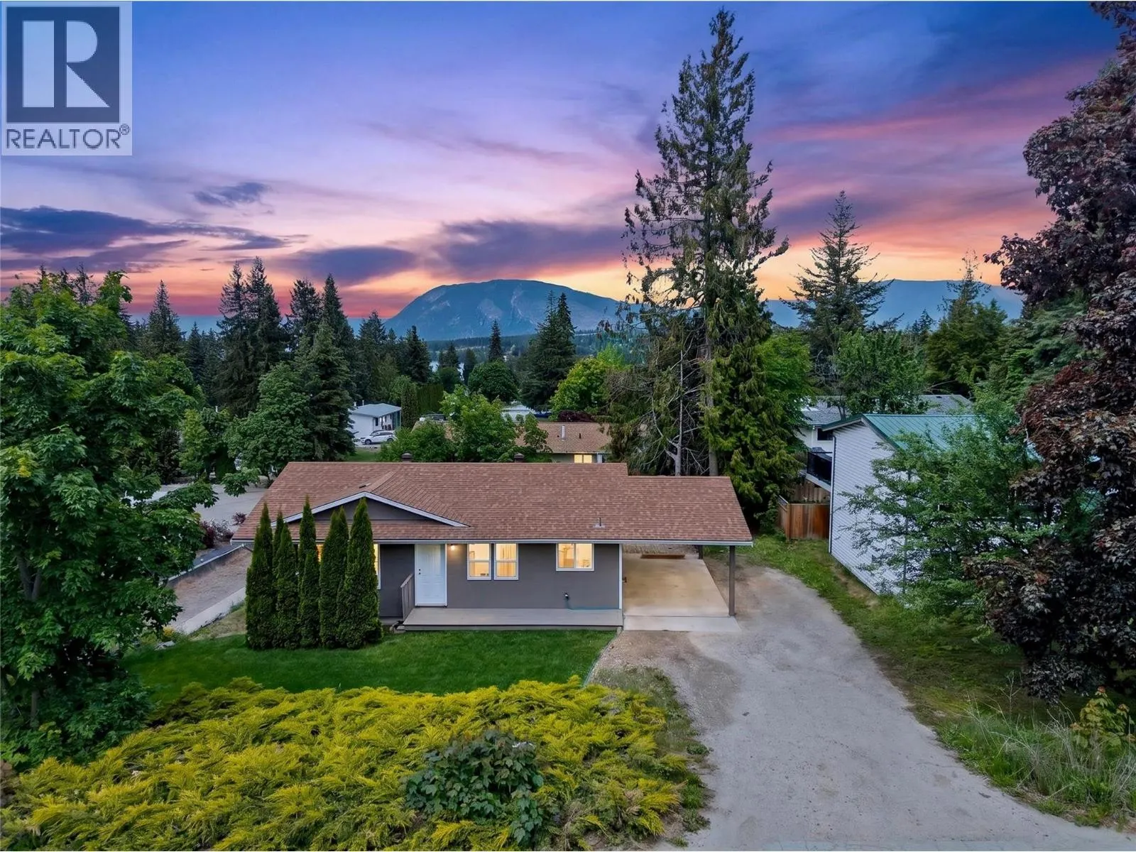 2731 Okanagan Avenue NE
