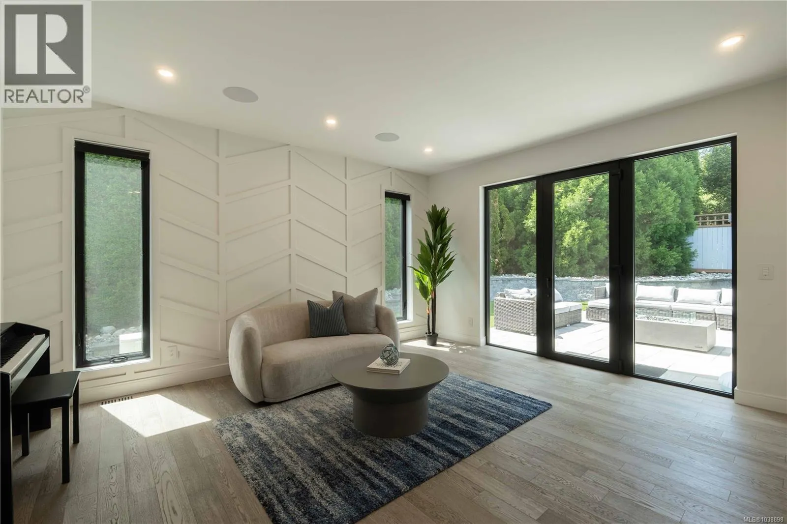374 Sunset Ave