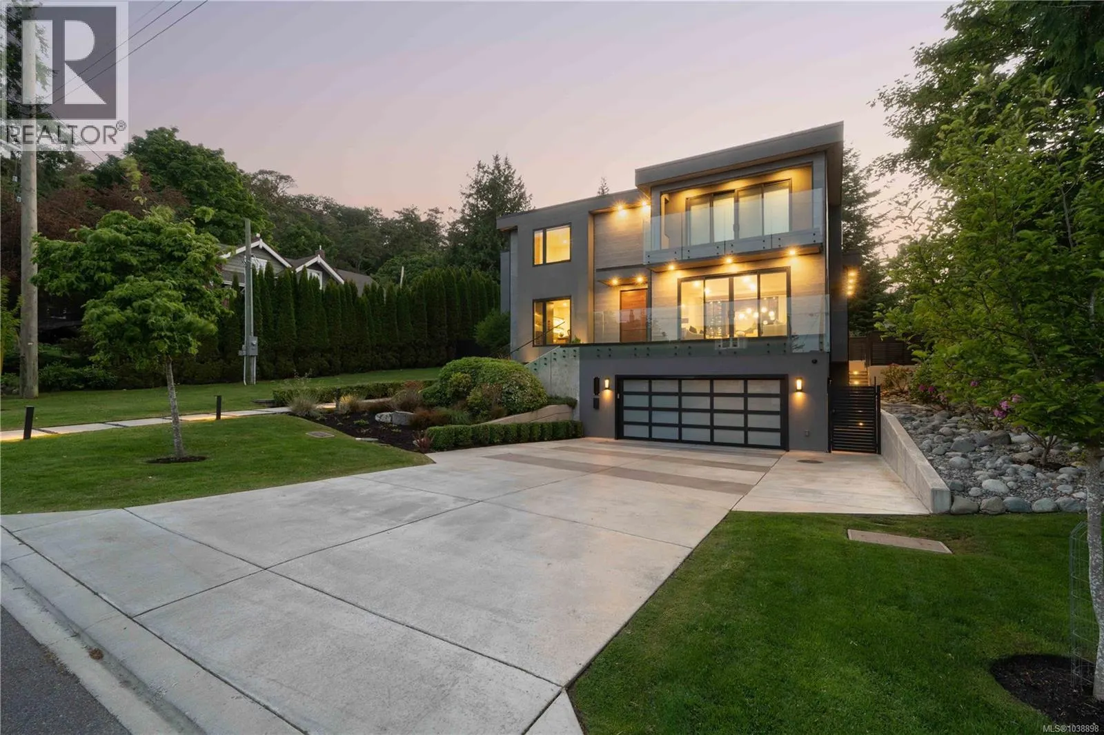 374 Sunset Ave