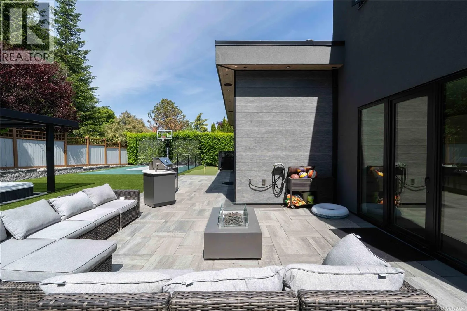 374 Sunset Ave