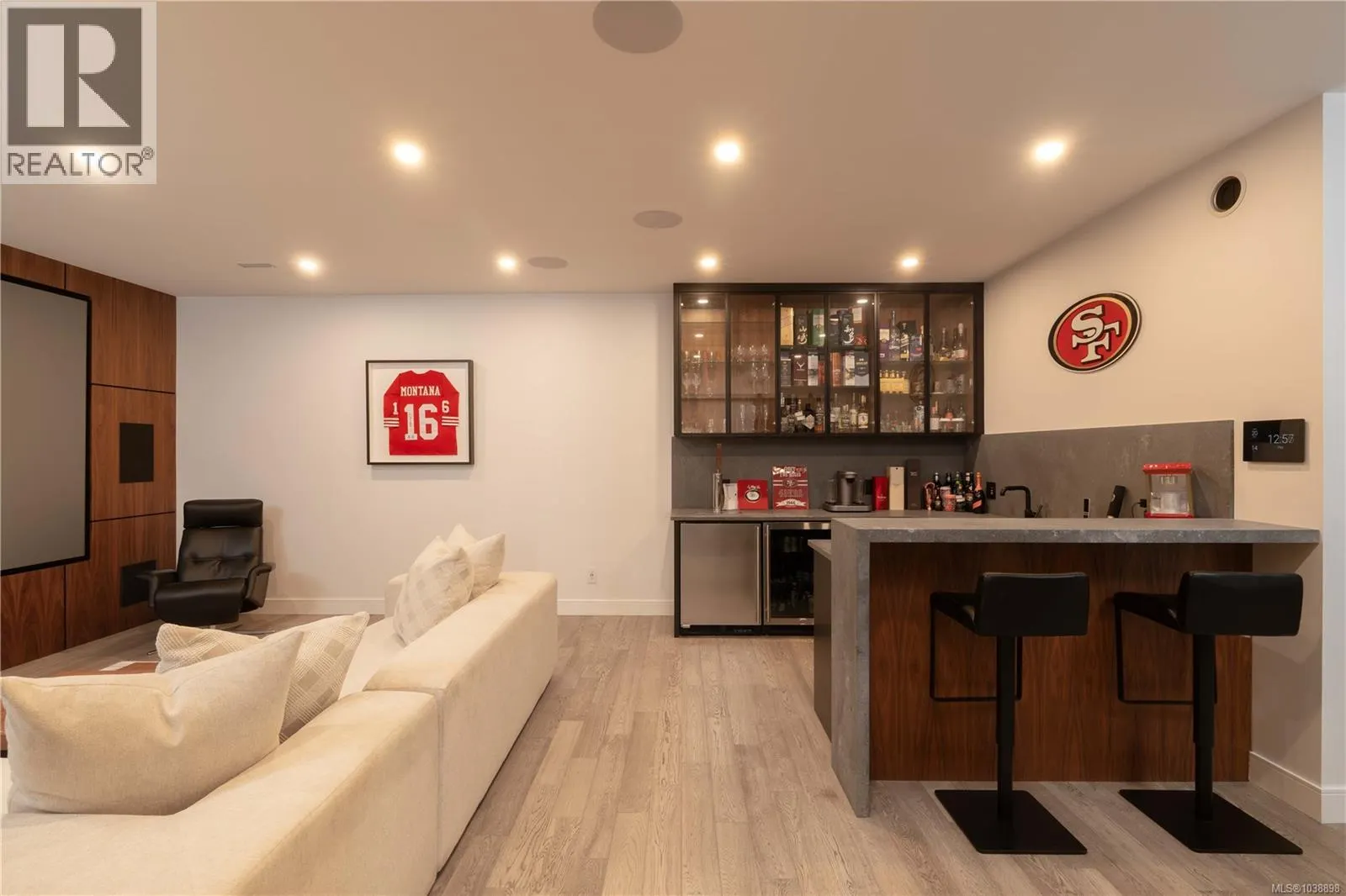 374 Sunset Ave