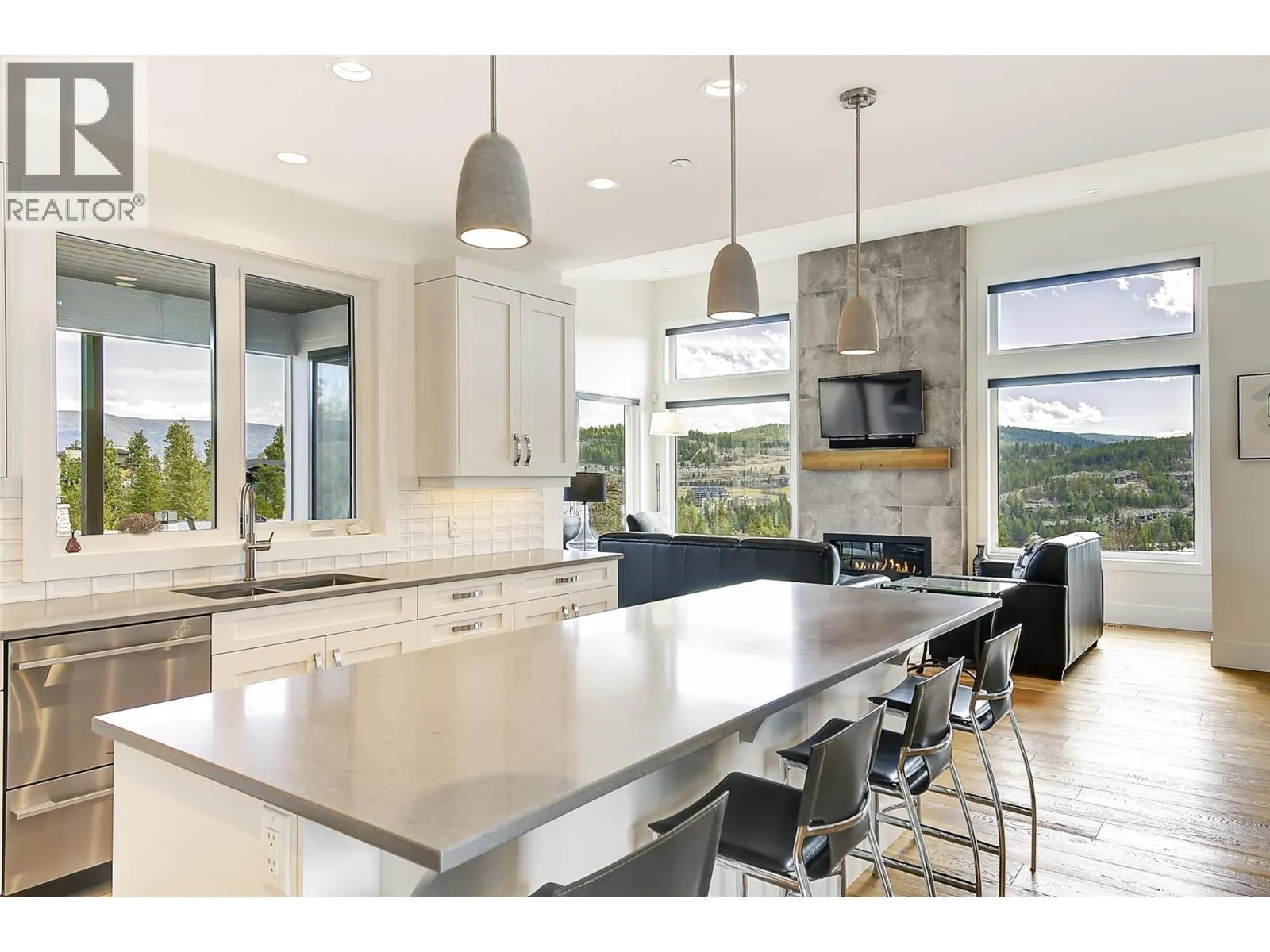 683 HAVENCREST Court