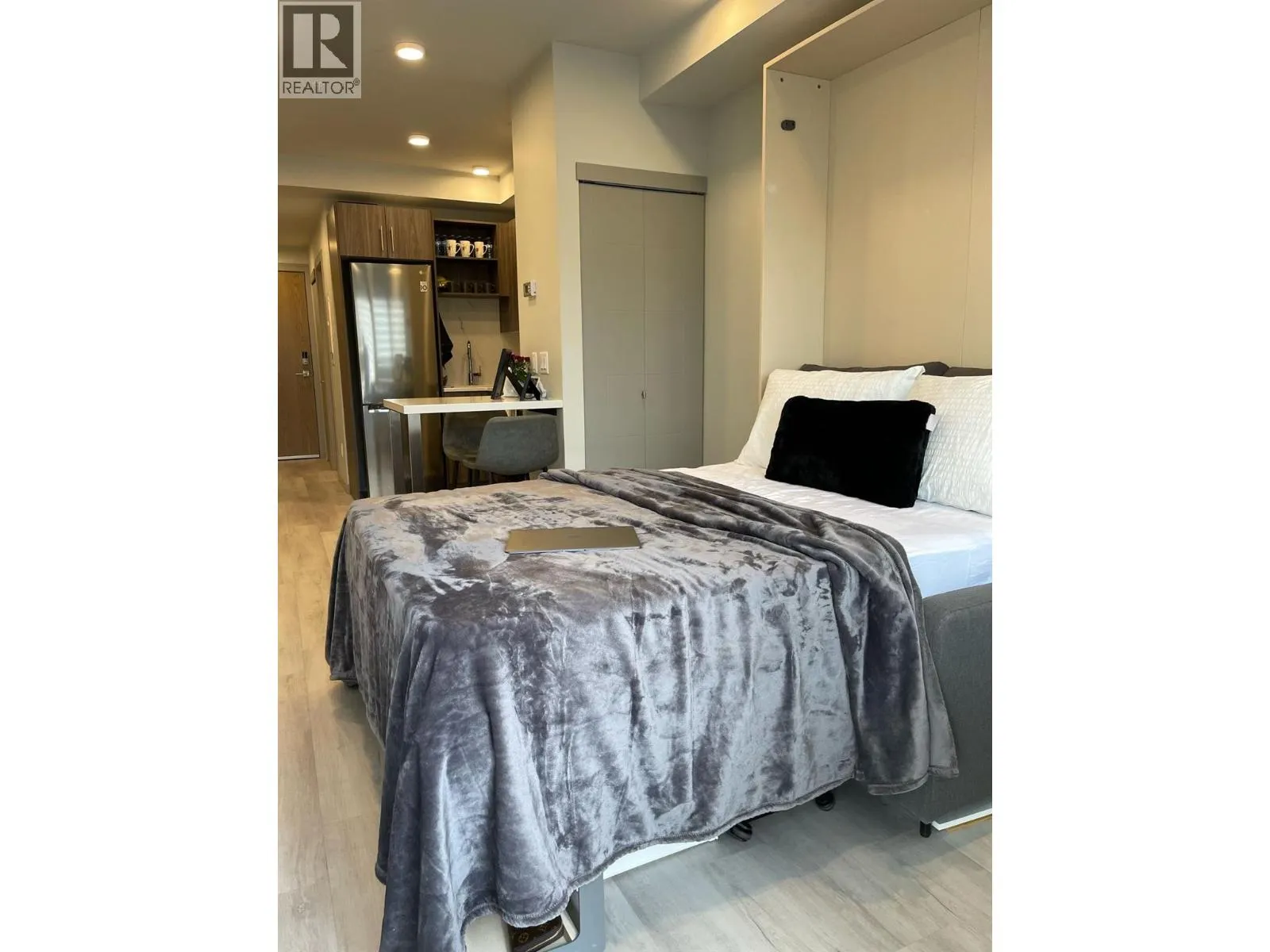 345 DOUGALL Road N Unit# 215