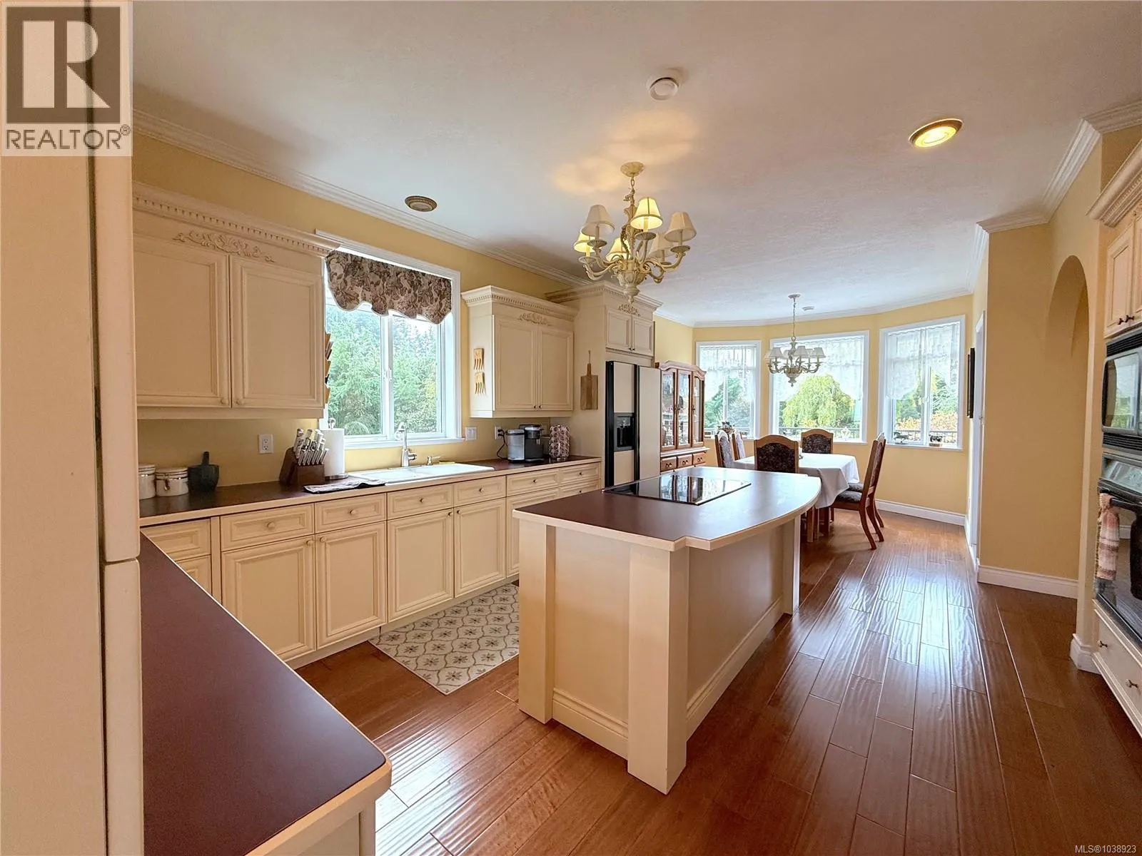 3264 Island Hwy S