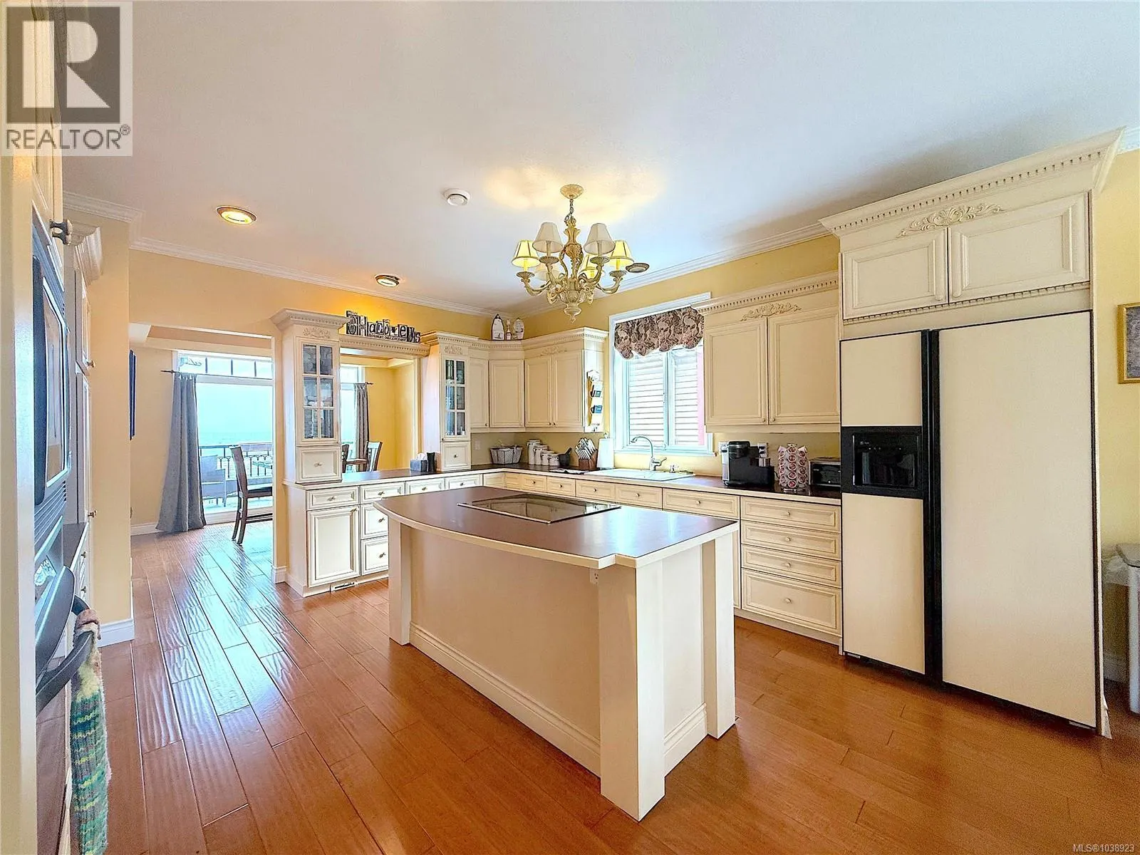 3264 Island Hwy S