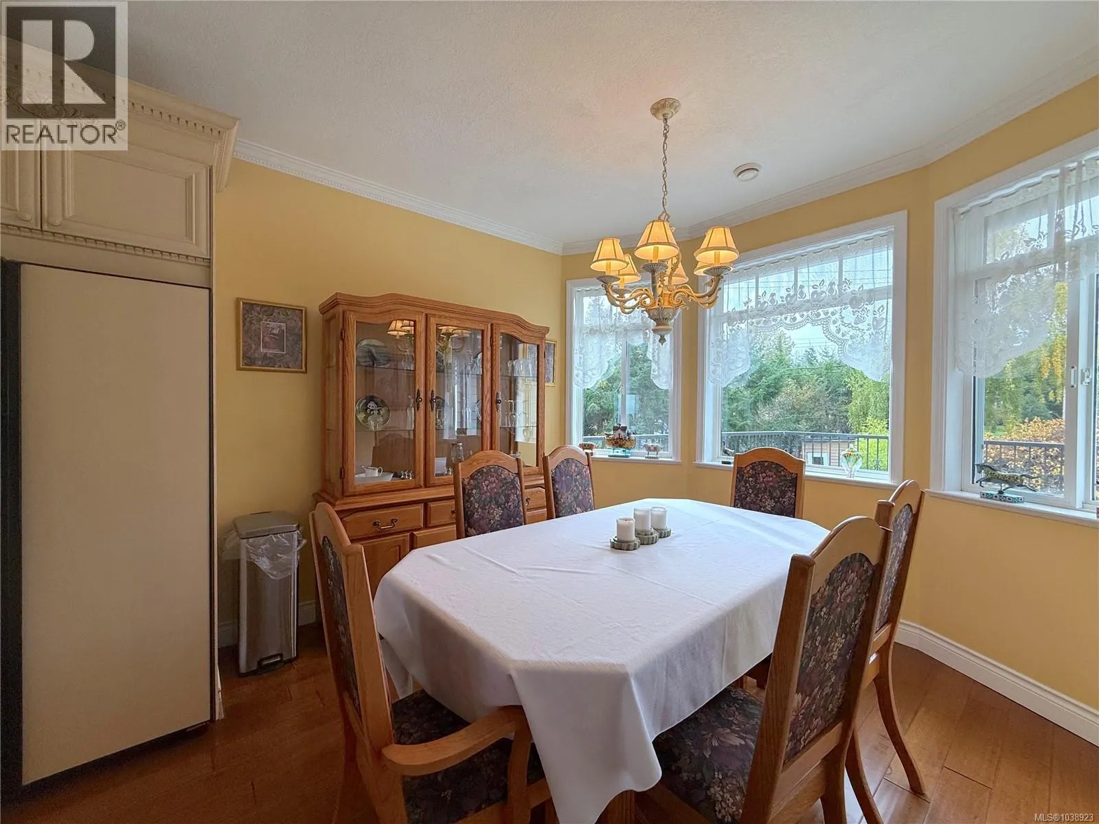 3264 Island Hwy S