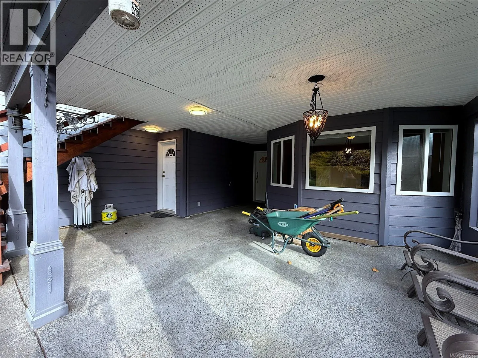 3264 Island Hwy S
