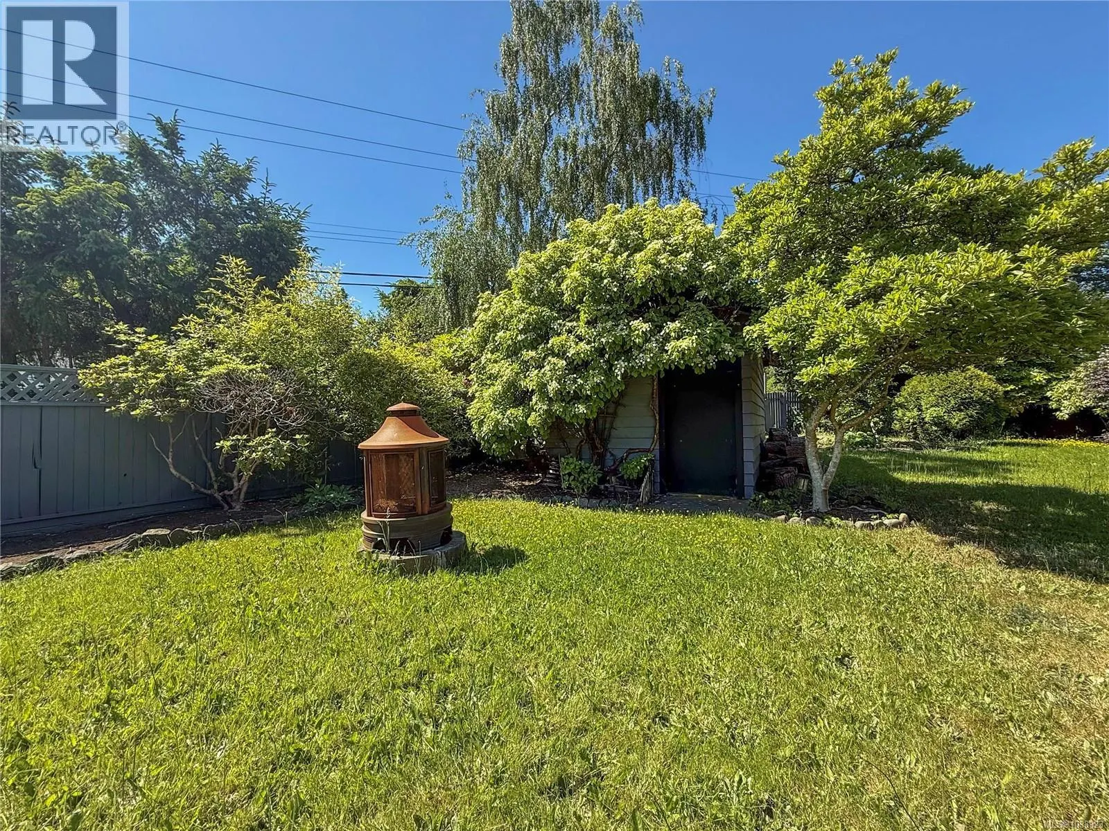 3264 Island Hwy S