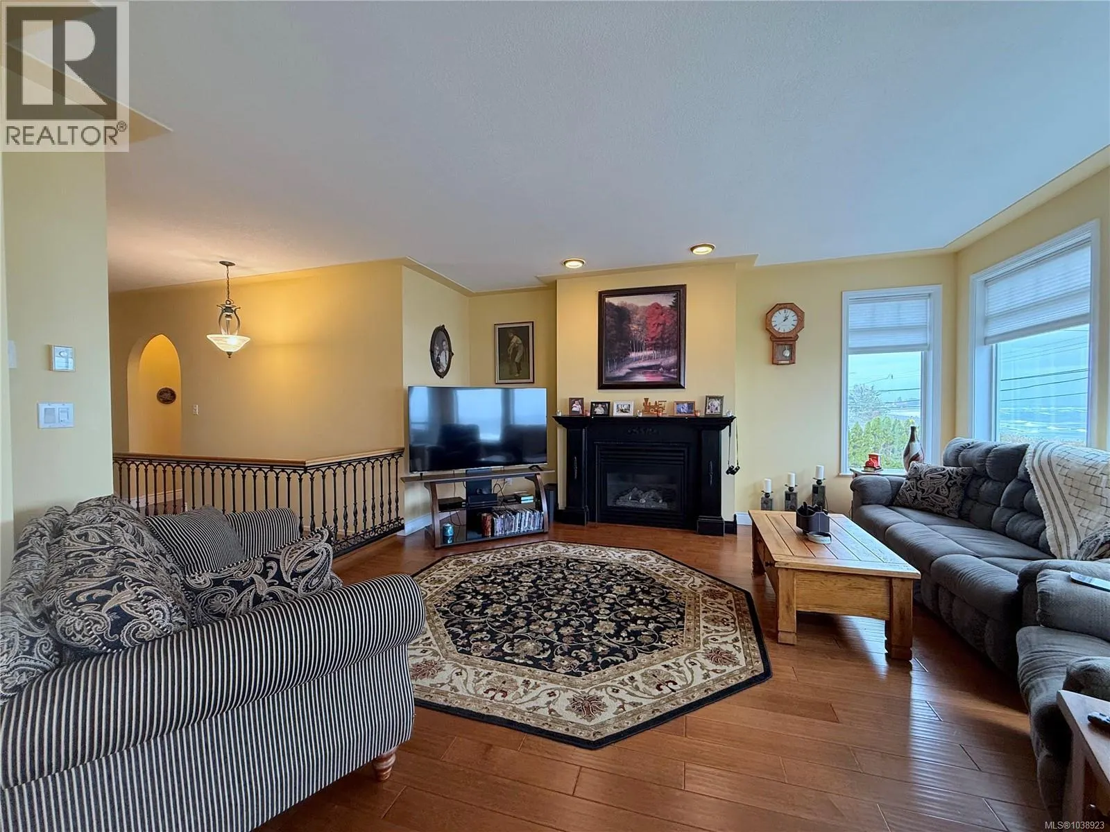 3264 Island Hwy S