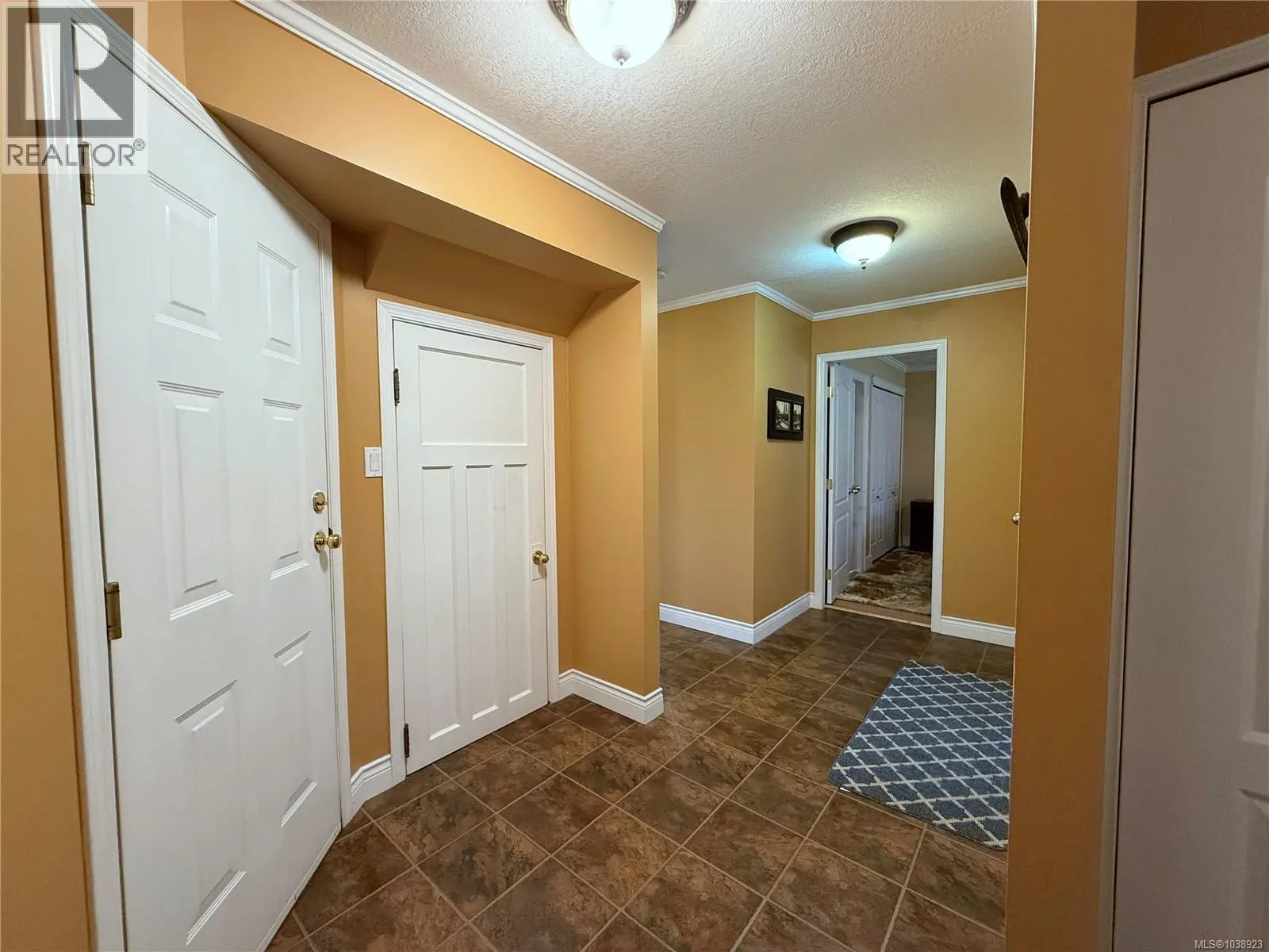 3264 Island Hwy S
