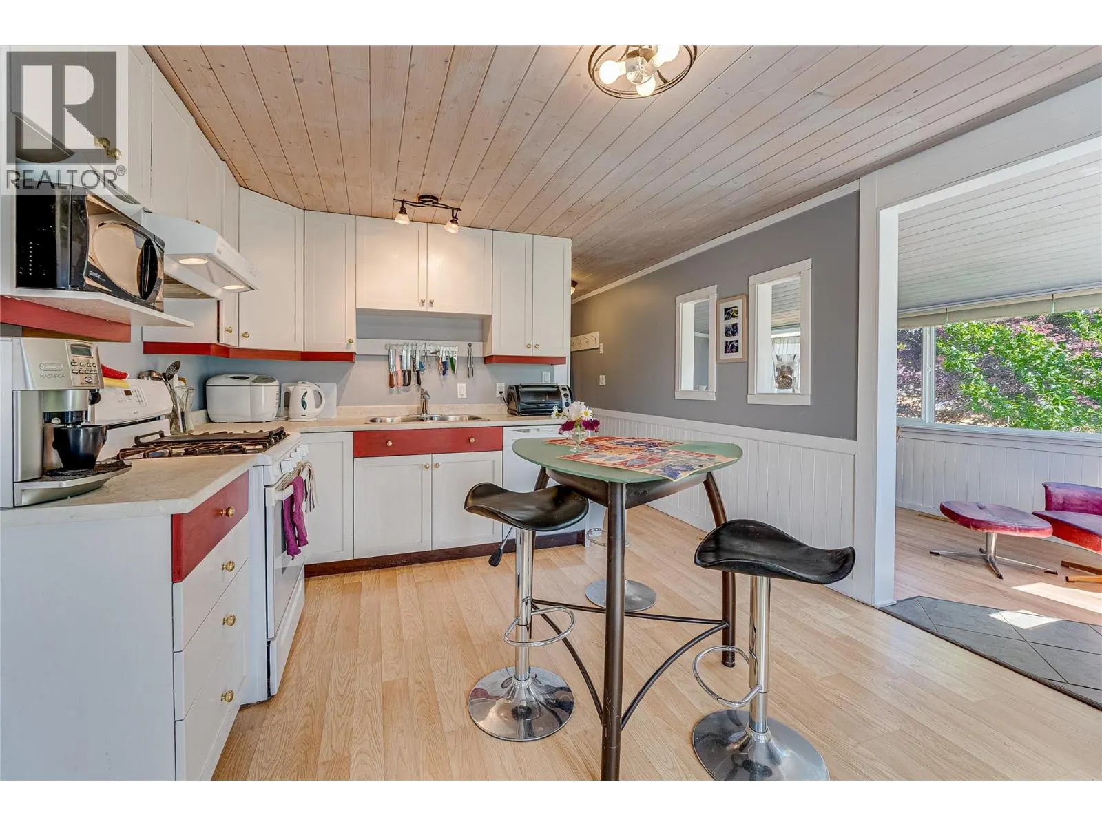 2727 Lakeshore Road Unit# 106