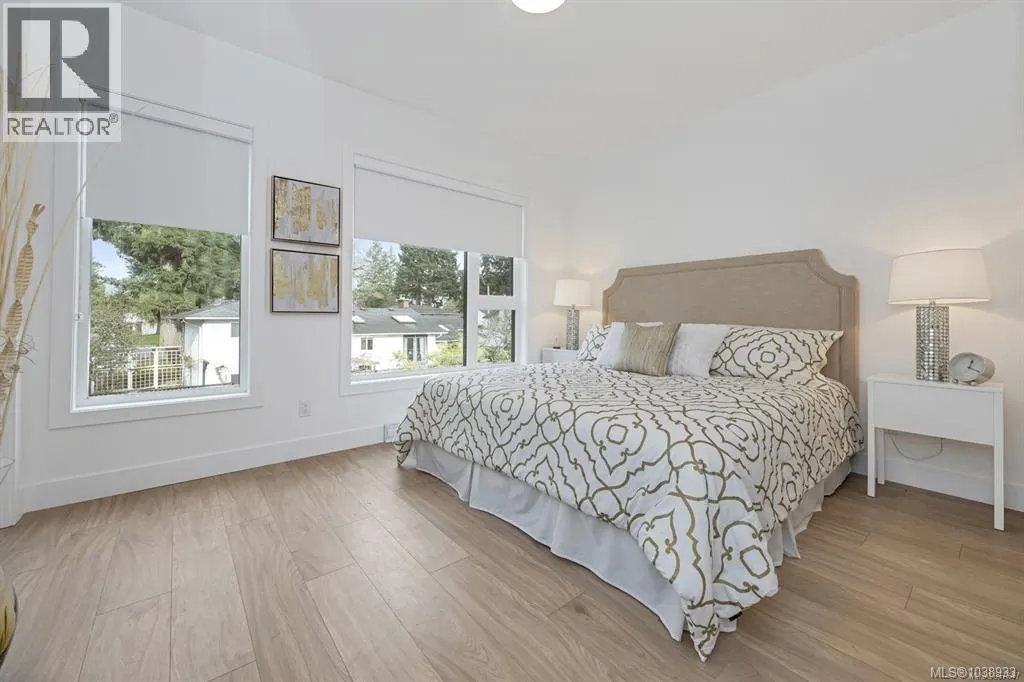 10 2330 Sooke Rd