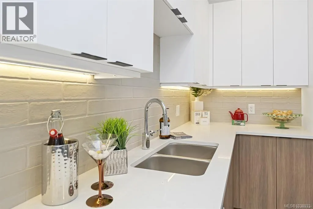 10 2330 Sooke Rd
