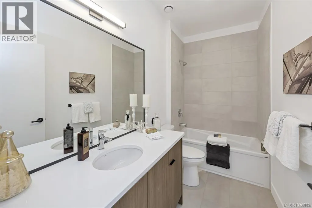10 2330 Sooke Rd