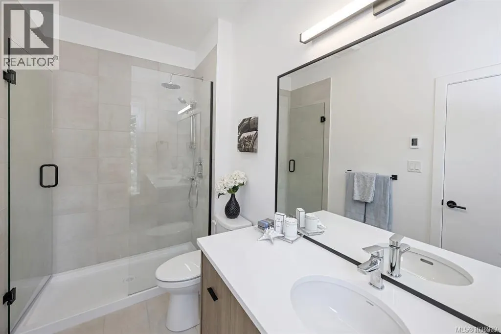 10 2330 Sooke Rd
