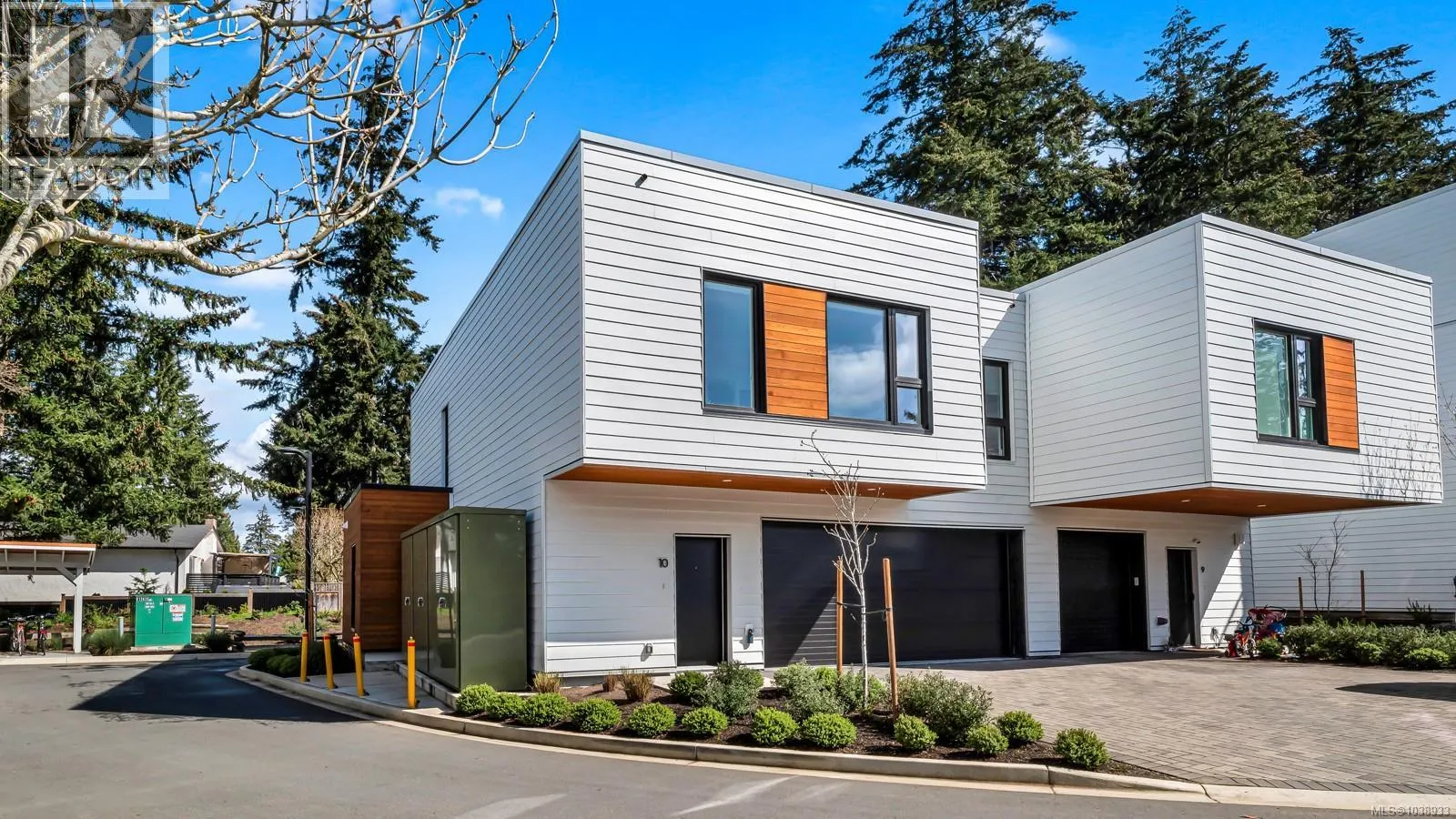 10 2330 Sooke Rd