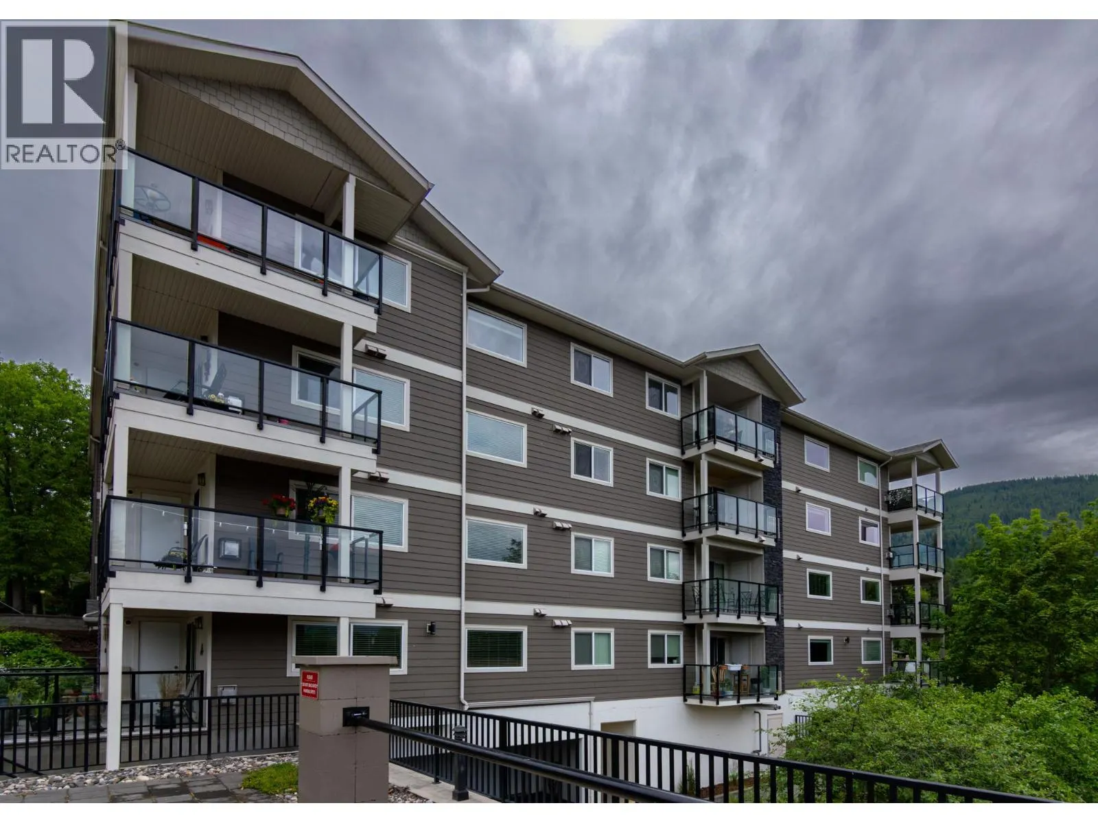 330 4 Avenue SE Unit# 402 Lot# 330