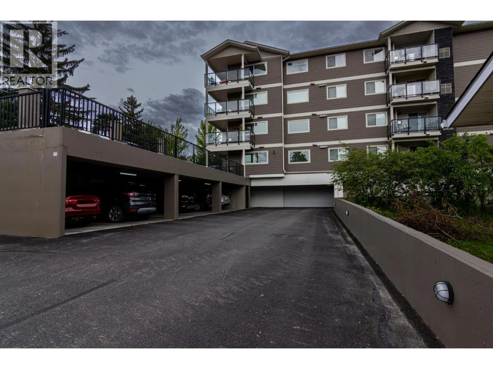 330 4 Avenue SE Unit# 402 Lot# 330
