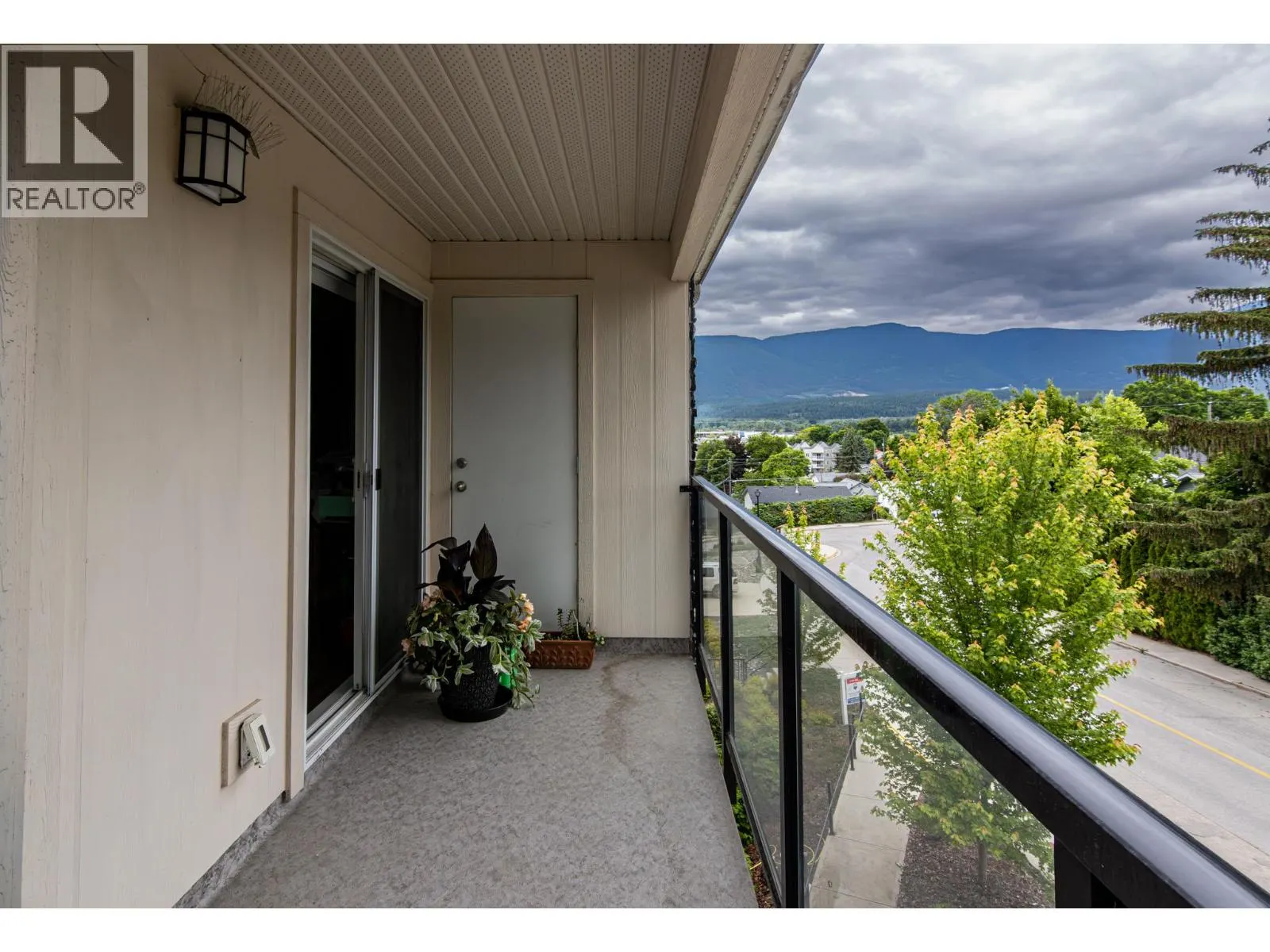 330 4 Avenue SE Unit# 402 Lot# 330