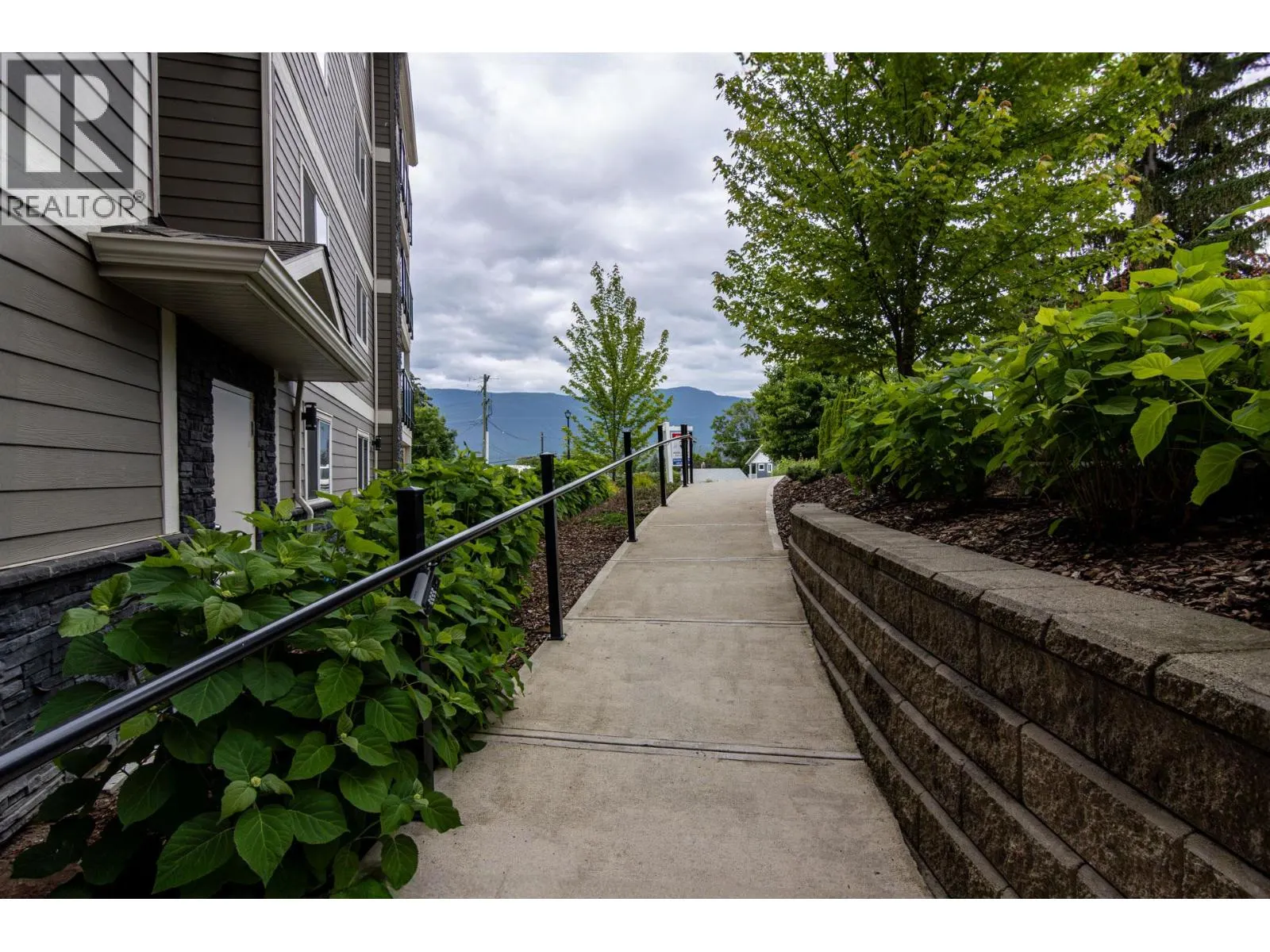 330 4 Avenue SE Unit# 402 Lot# 330