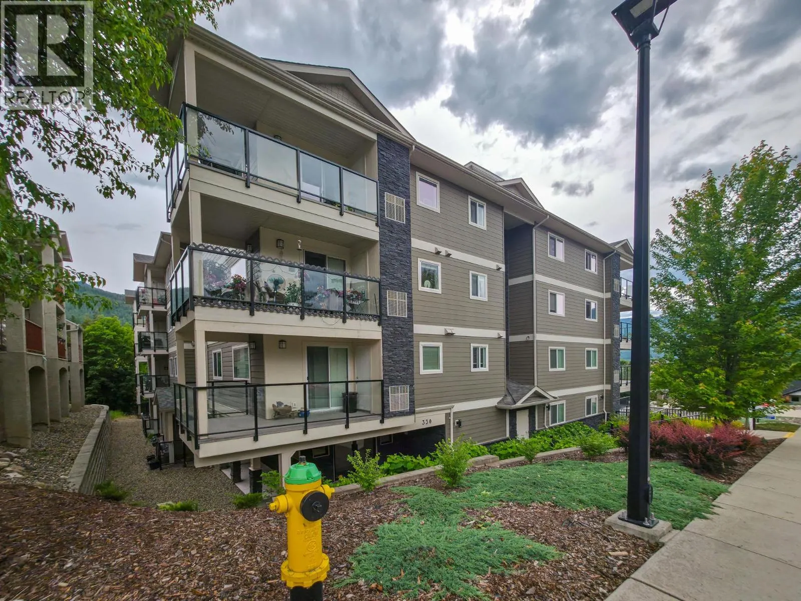 330 4 Avenue SE Unit# 402 Lot# 330