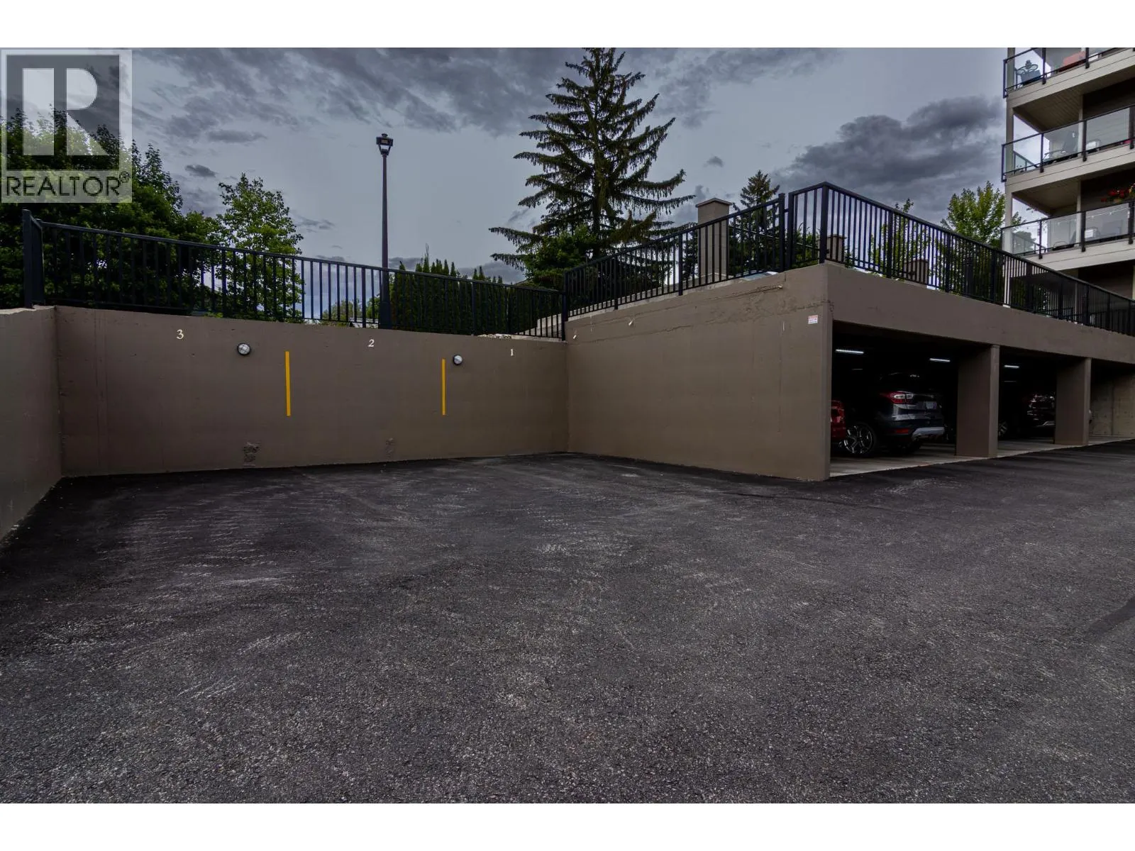 330 4 Avenue SE Unit# 402 Lot# 330