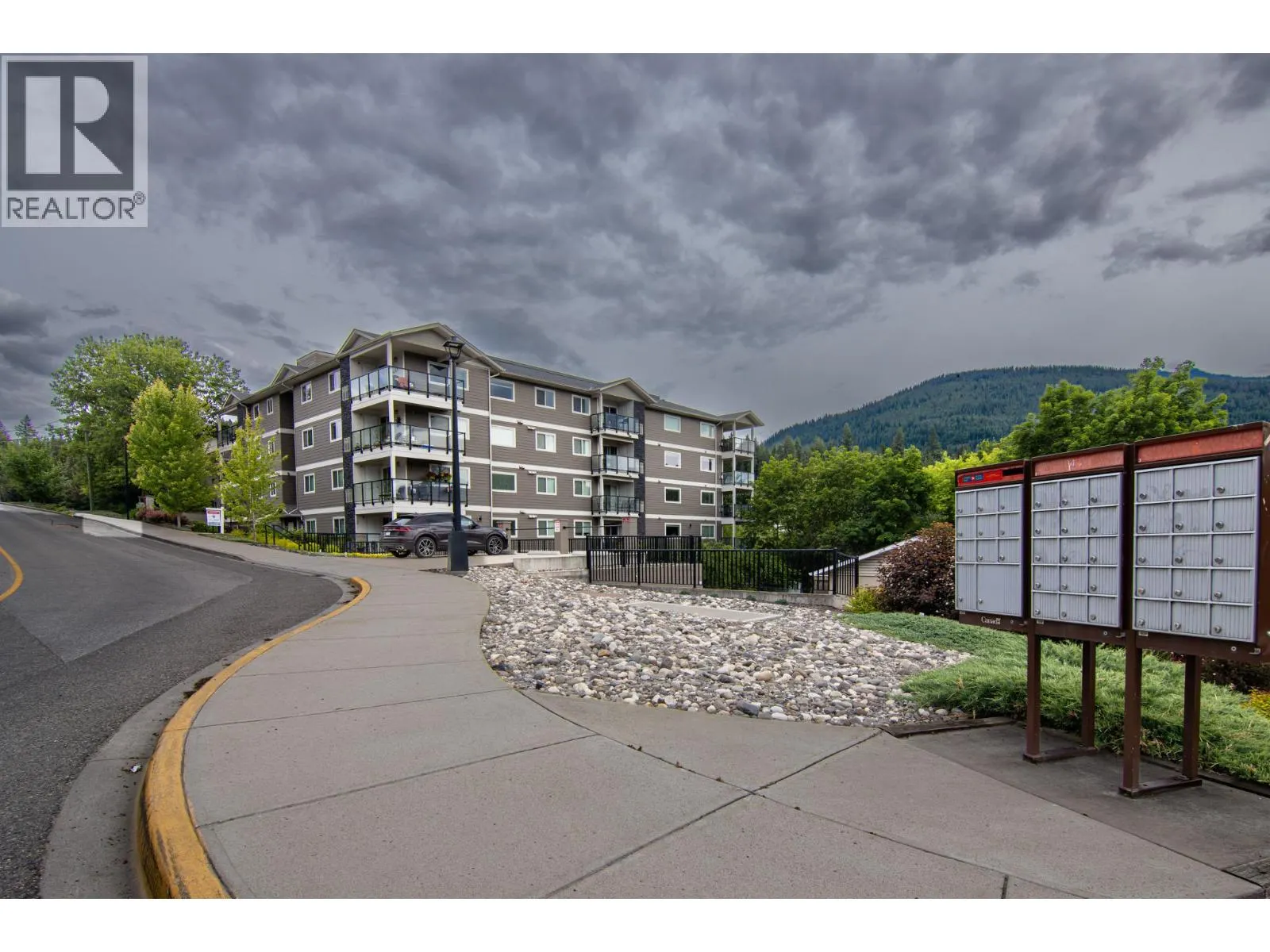 330 4 Avenue SE Unit# 402 Lot# 330