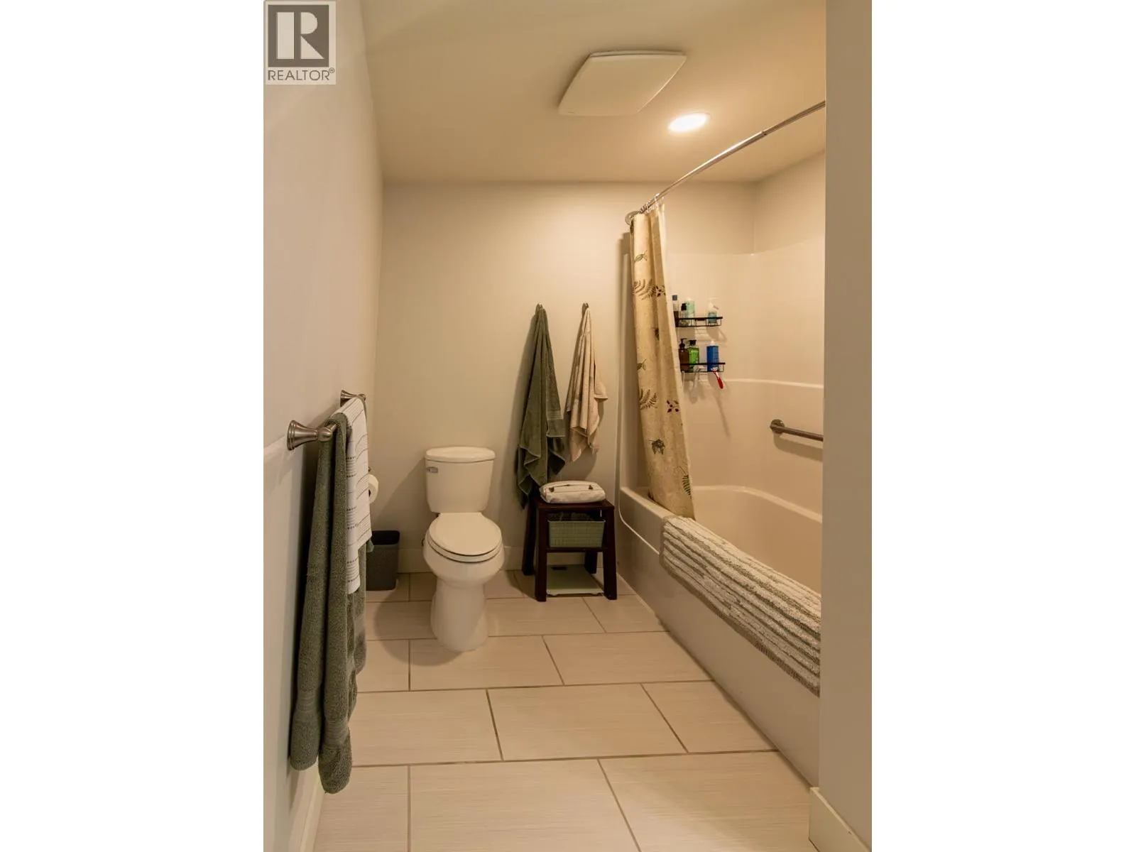 330 4 Avenue SE Unit# 402 Lot# 330