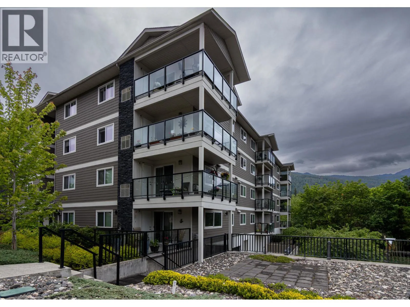 330 4 Avenue SE Unit# 402 Lot# 330