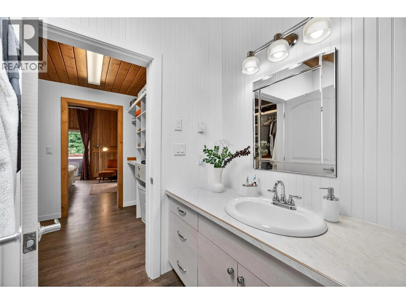 2030 Solsqua-Sicamous Road