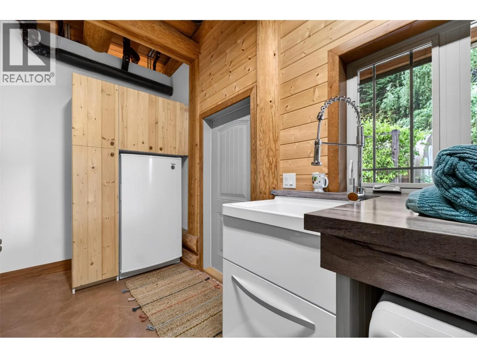 2030 Solsqua-Sicamous Road