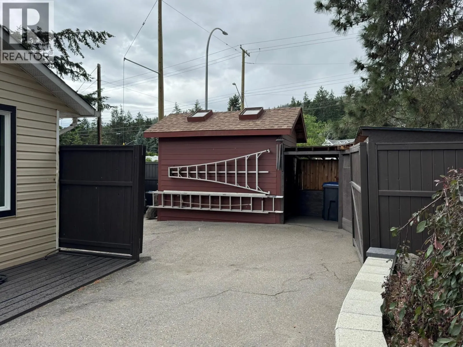 3037 Country Hills Lane
