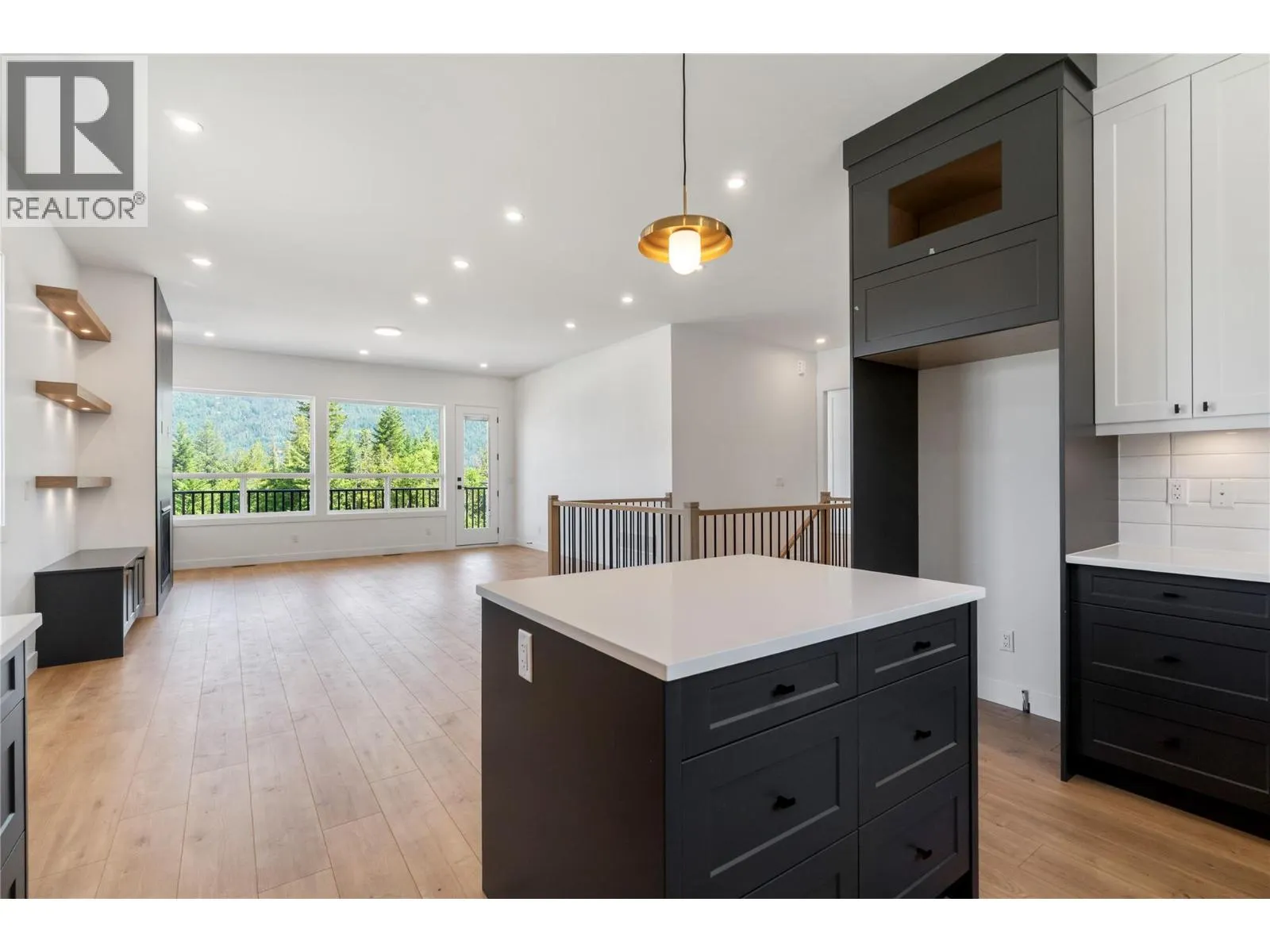 6821 42 Street NE