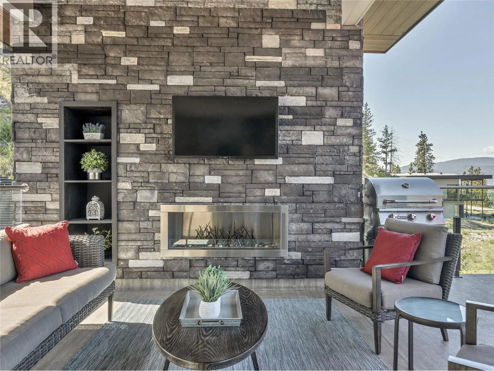 3060 OUTLOOK Way