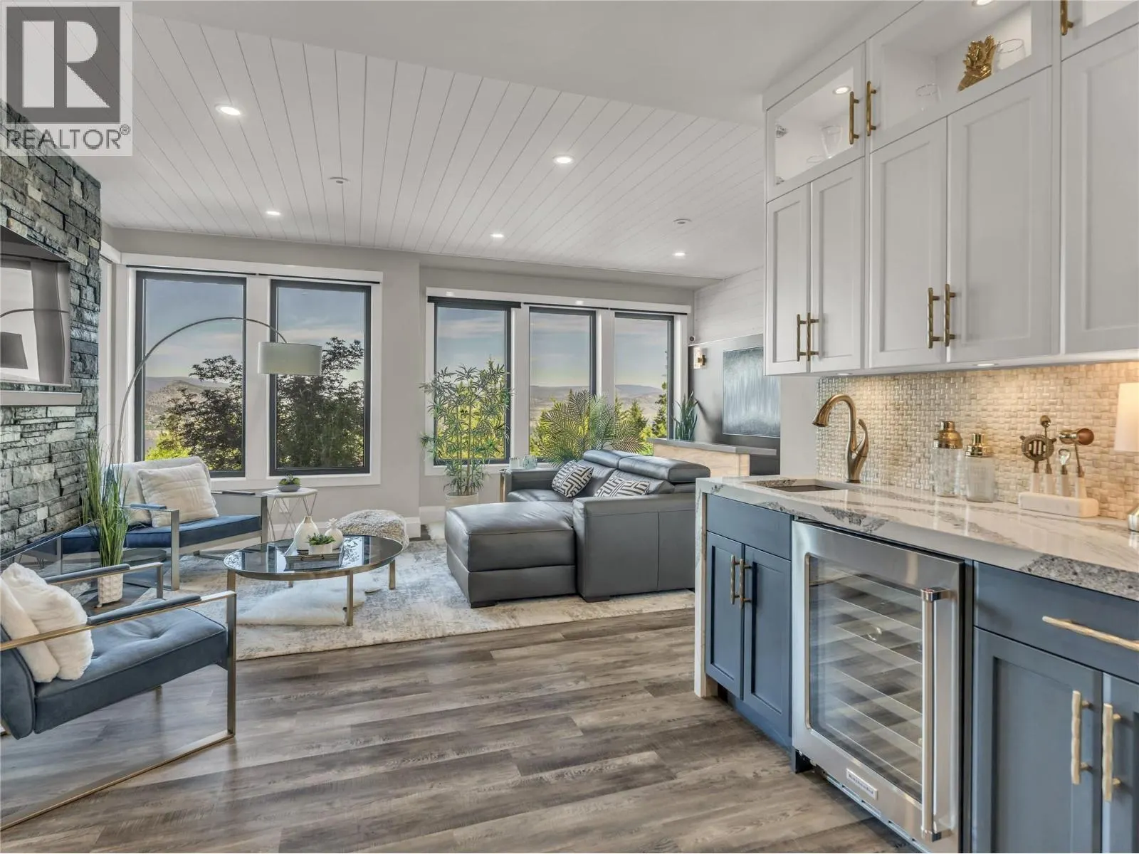 3060 OUTLOOK Way