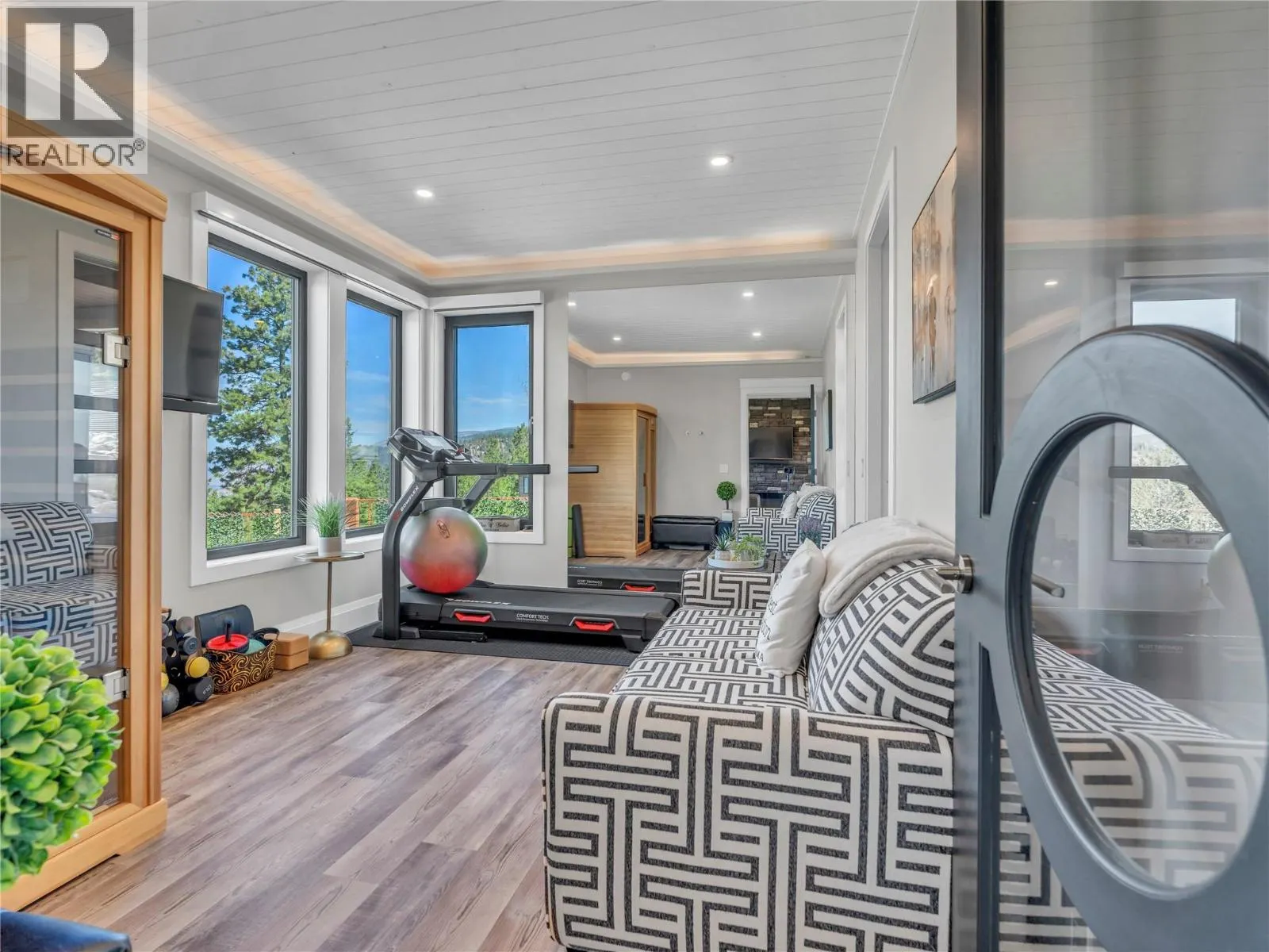 3060 OUTLOOK Way