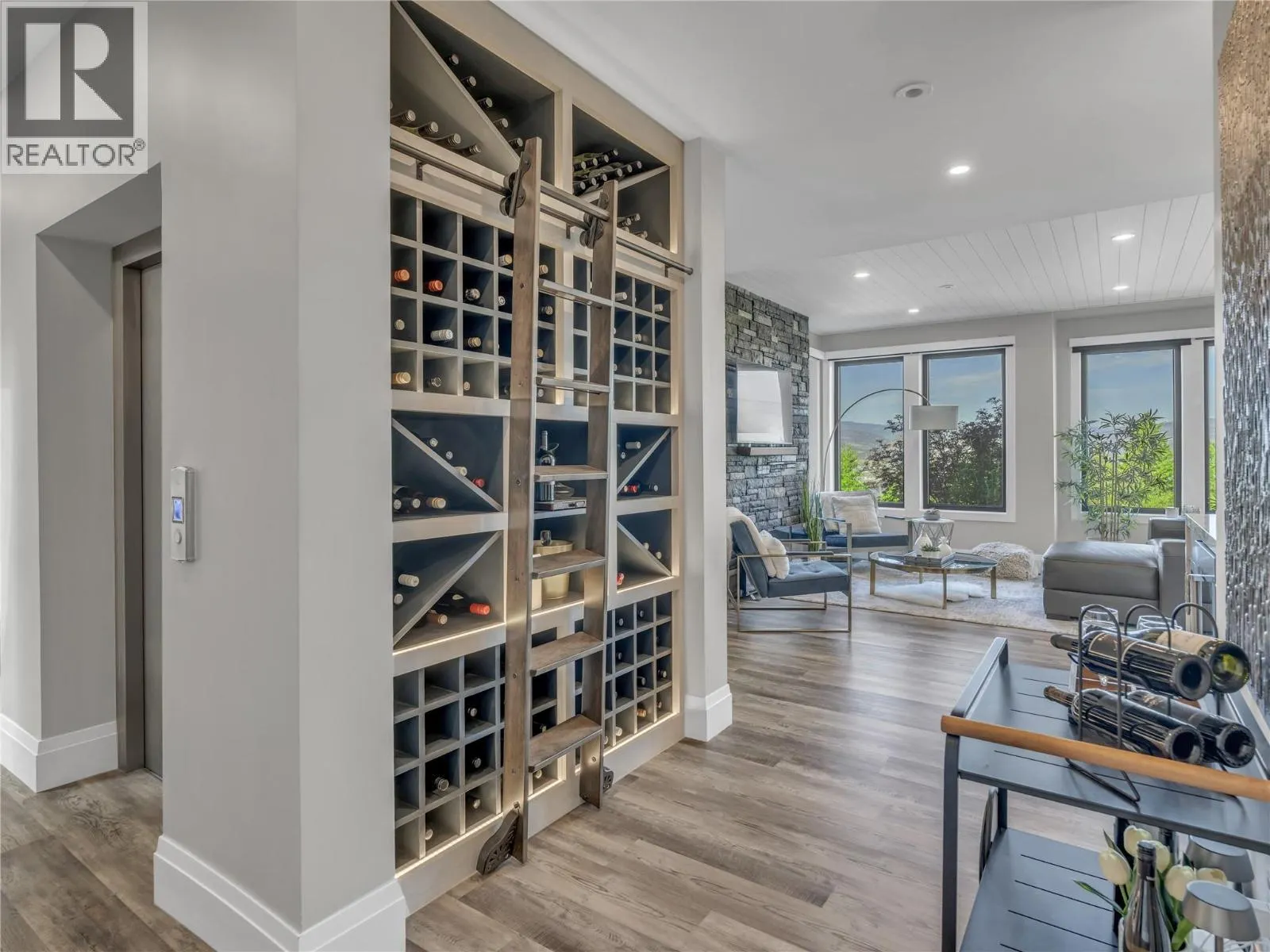 3060 OUTLOOK Way