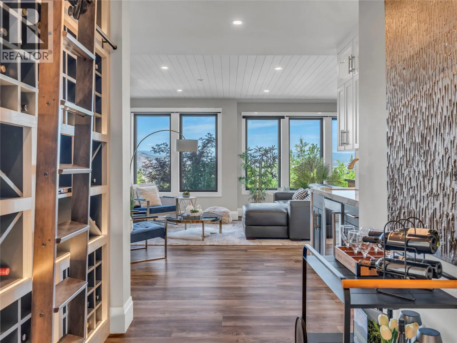 3060 OUTLOOK Way