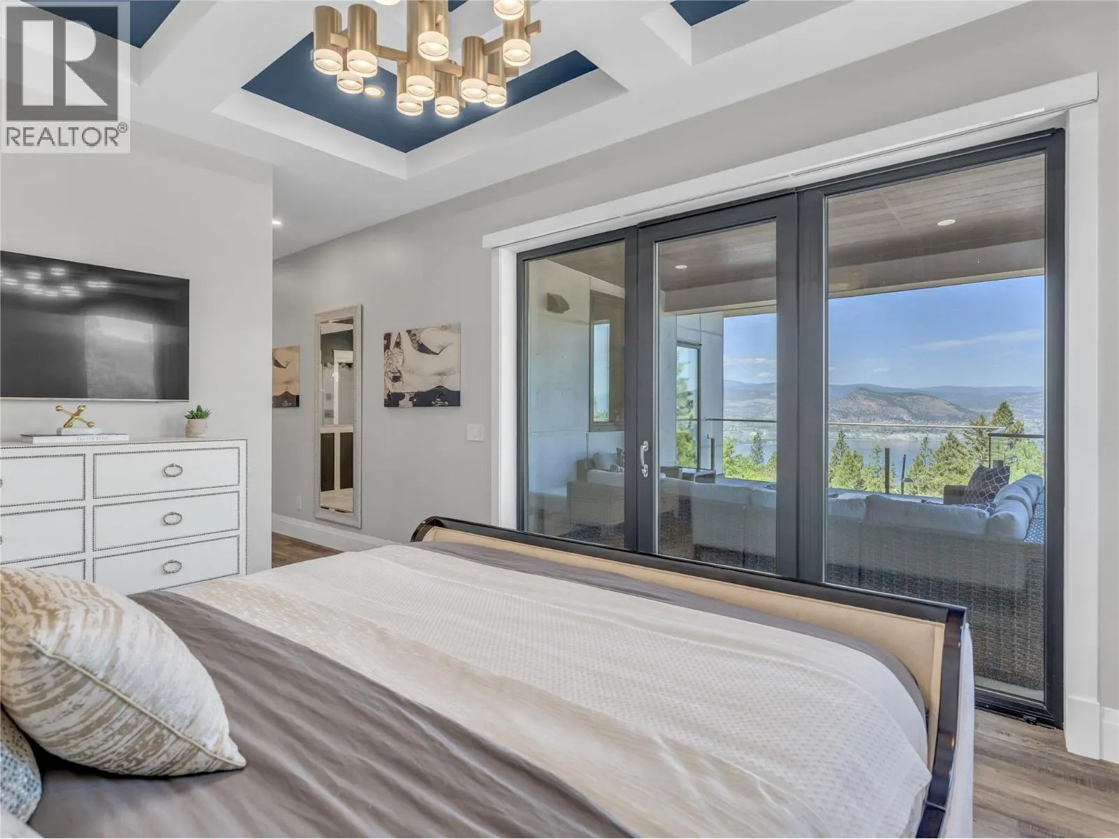 3060 OUTLOOK Way