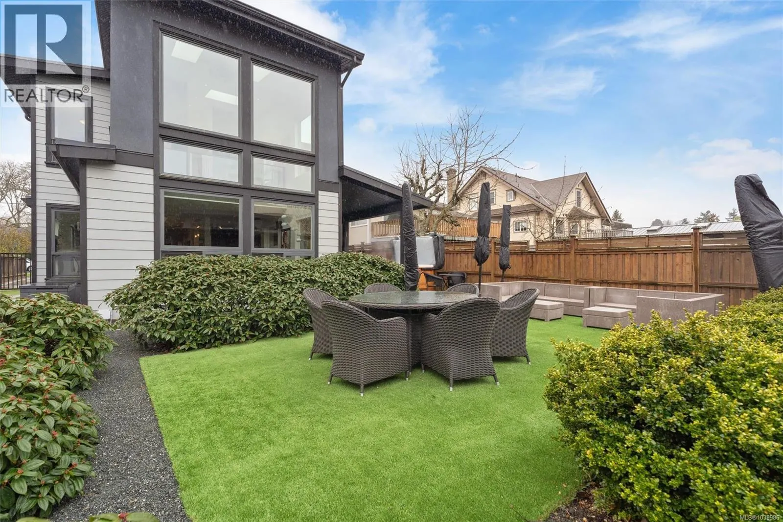 838 Old Esquimalt Rd