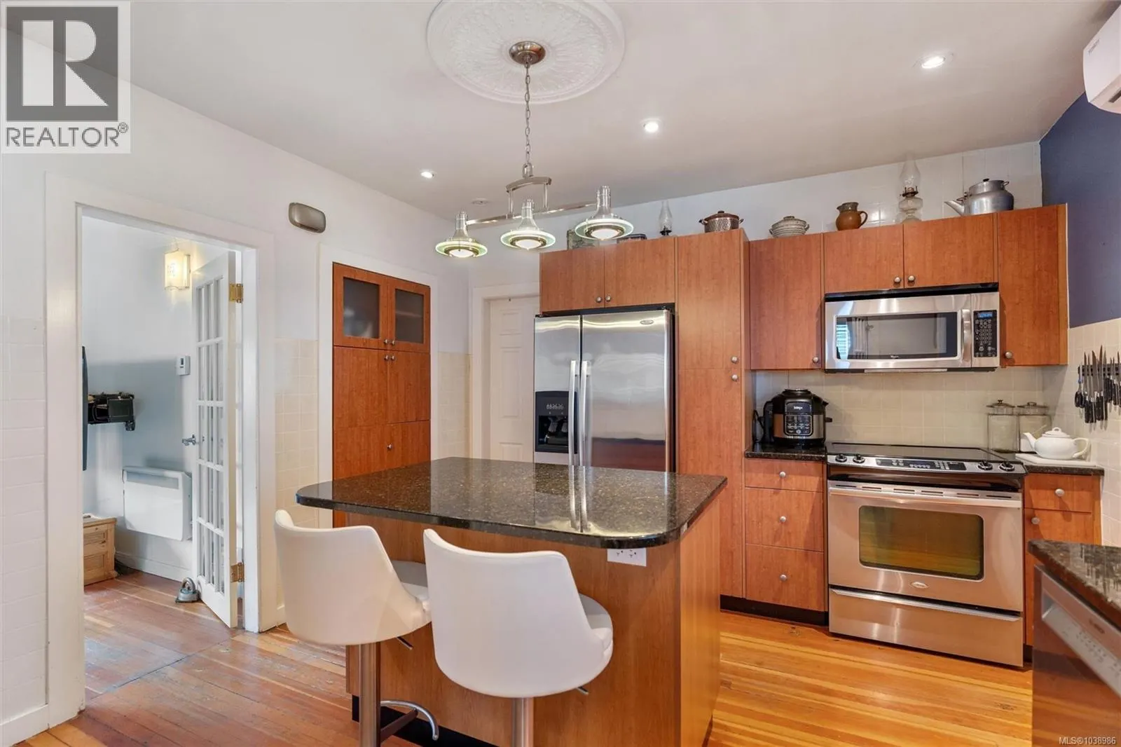 838 Old Esquimalt Rd