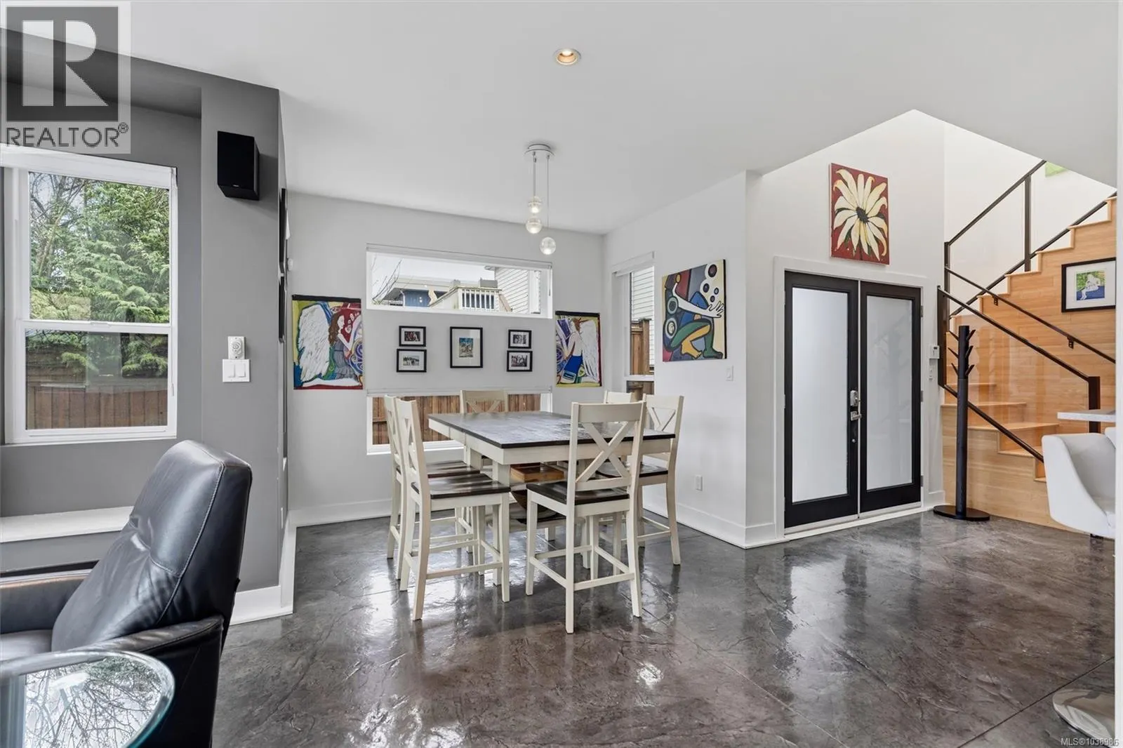 838 Old Esquimalt Rd