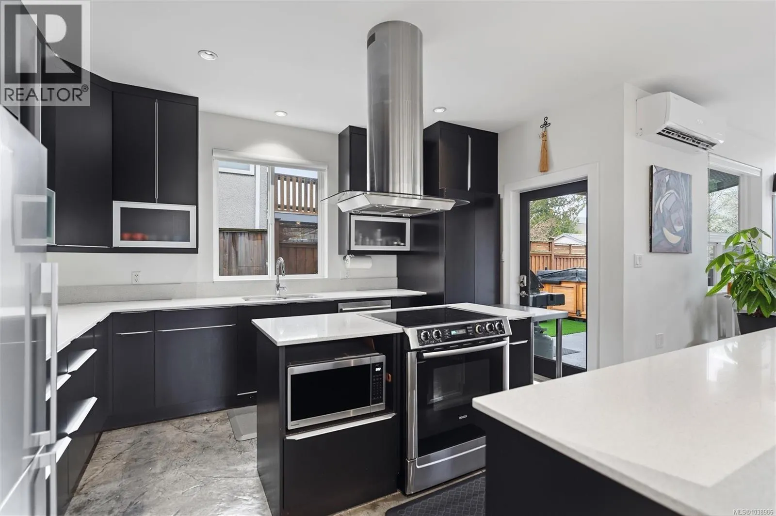838 Old Esquimalt Rd