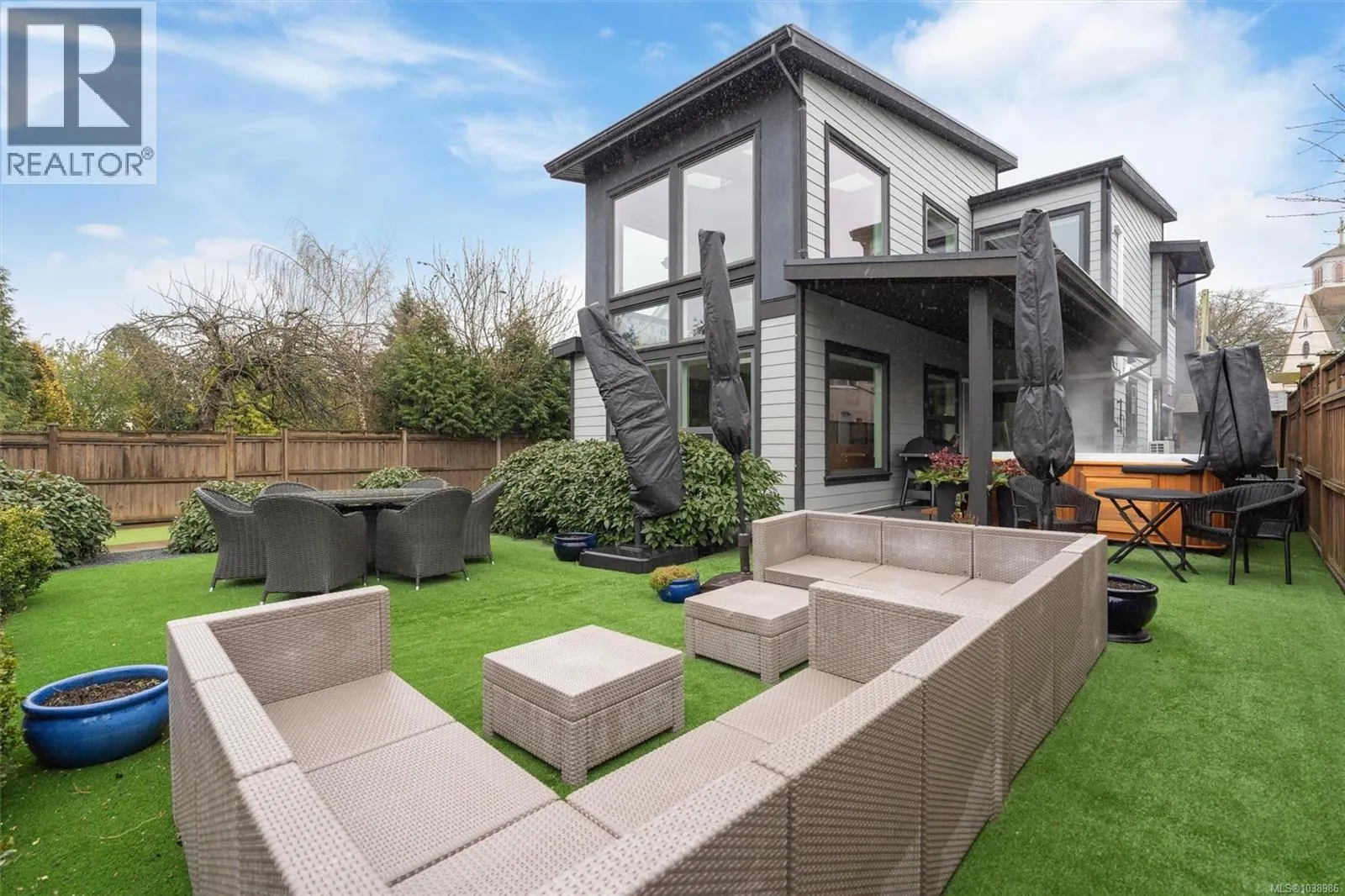 838 Old Esquimalt Rd