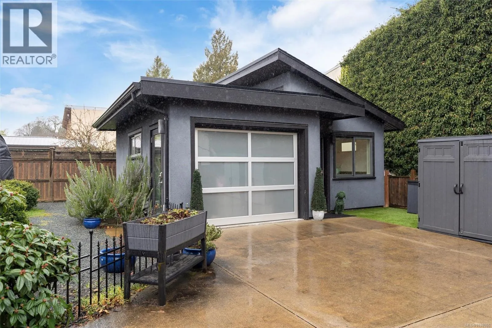 838 Old Esquimalt Rd
