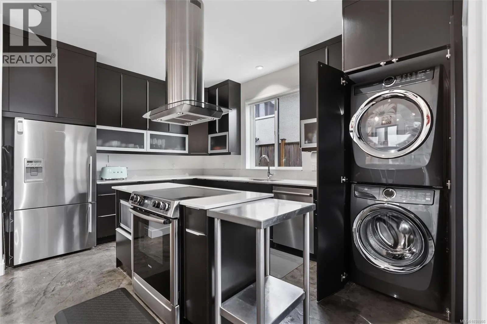 838 Old Esquimalt Rd