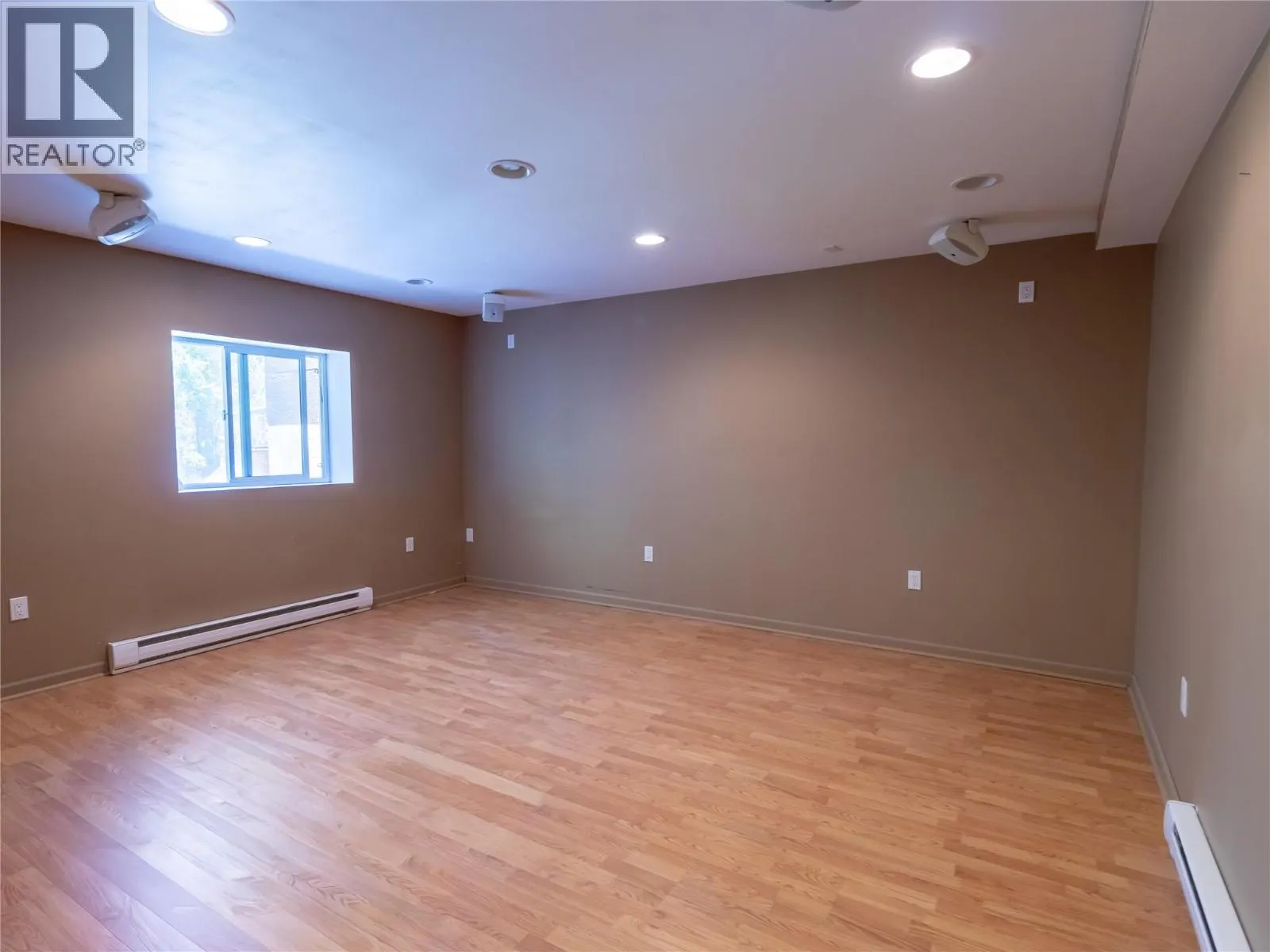 5671 Auto Road SE