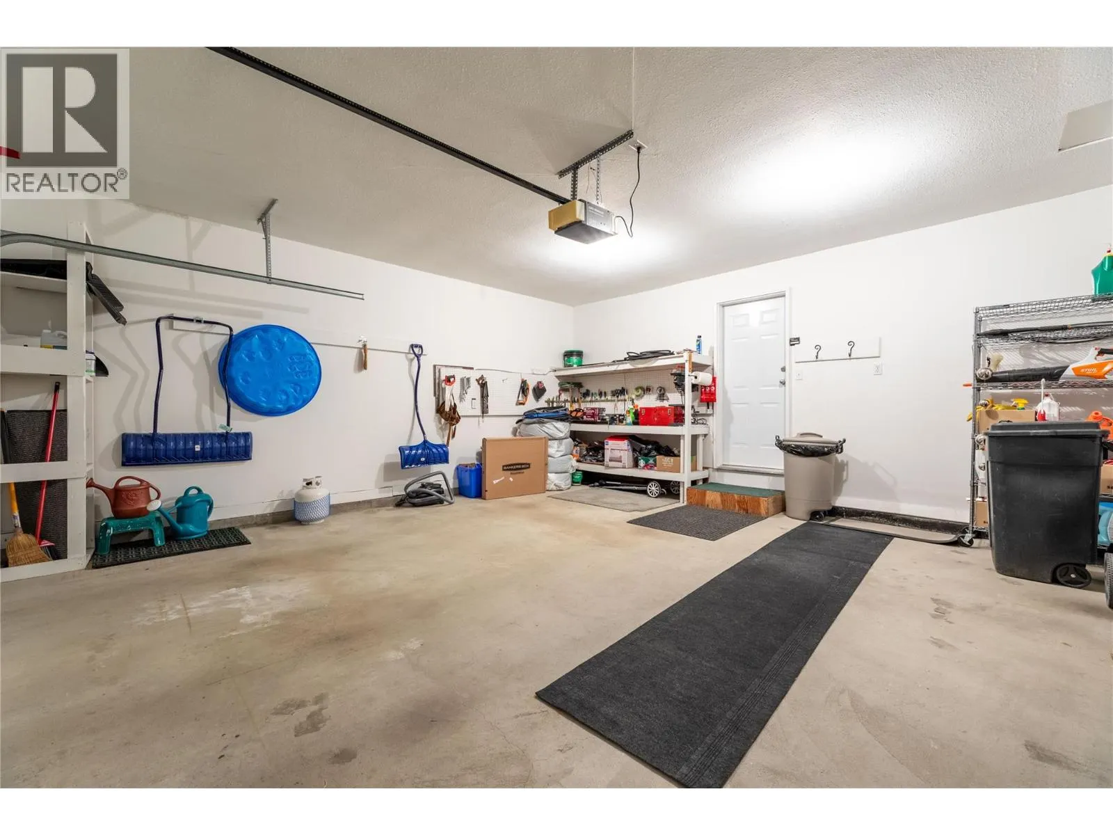 2934 Juniper Crescent
